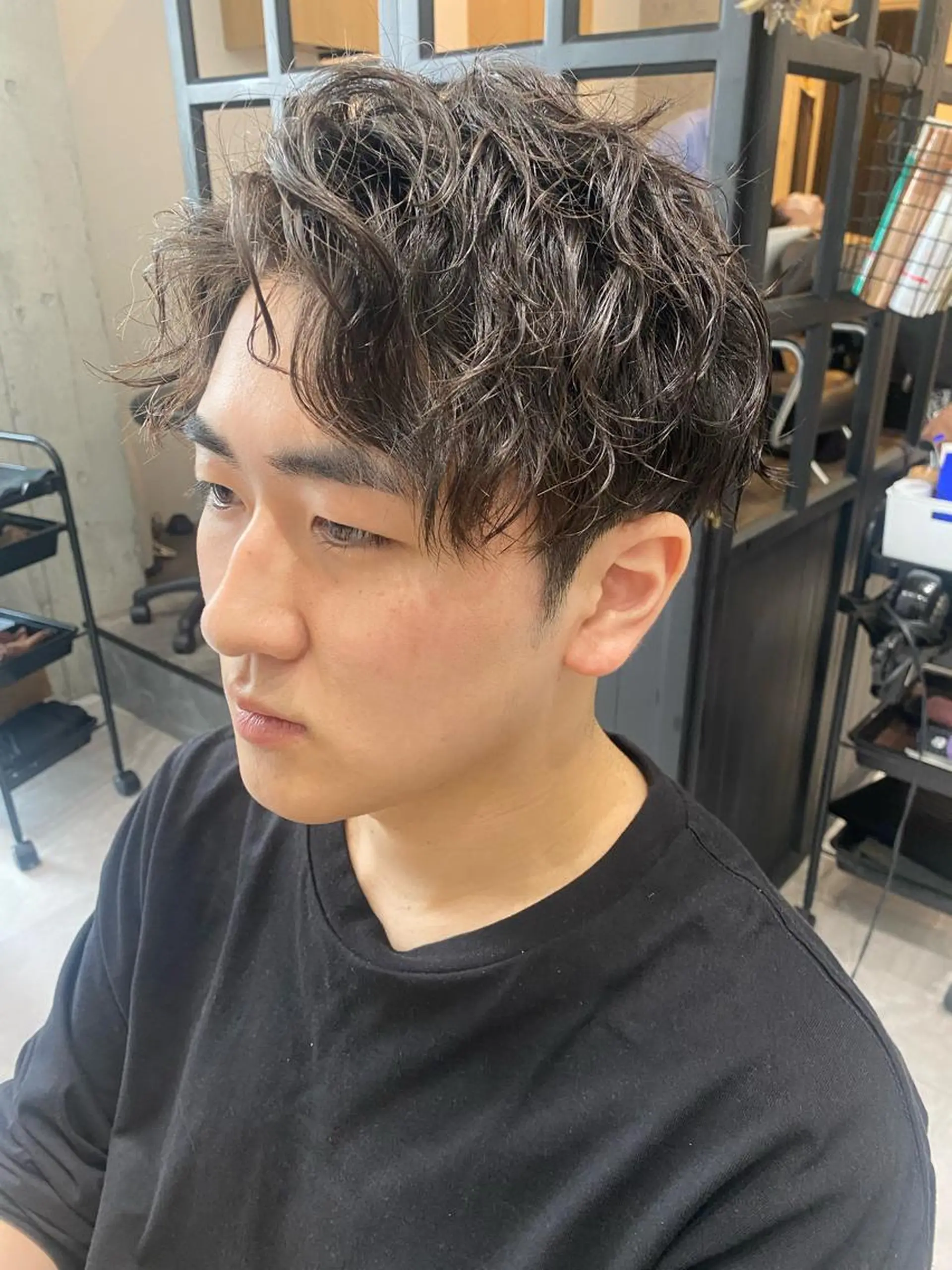 ミディアム パーマ メンズ カット パーマ トリートメント 似合う髪型が 分からない方へのヘアスタイル