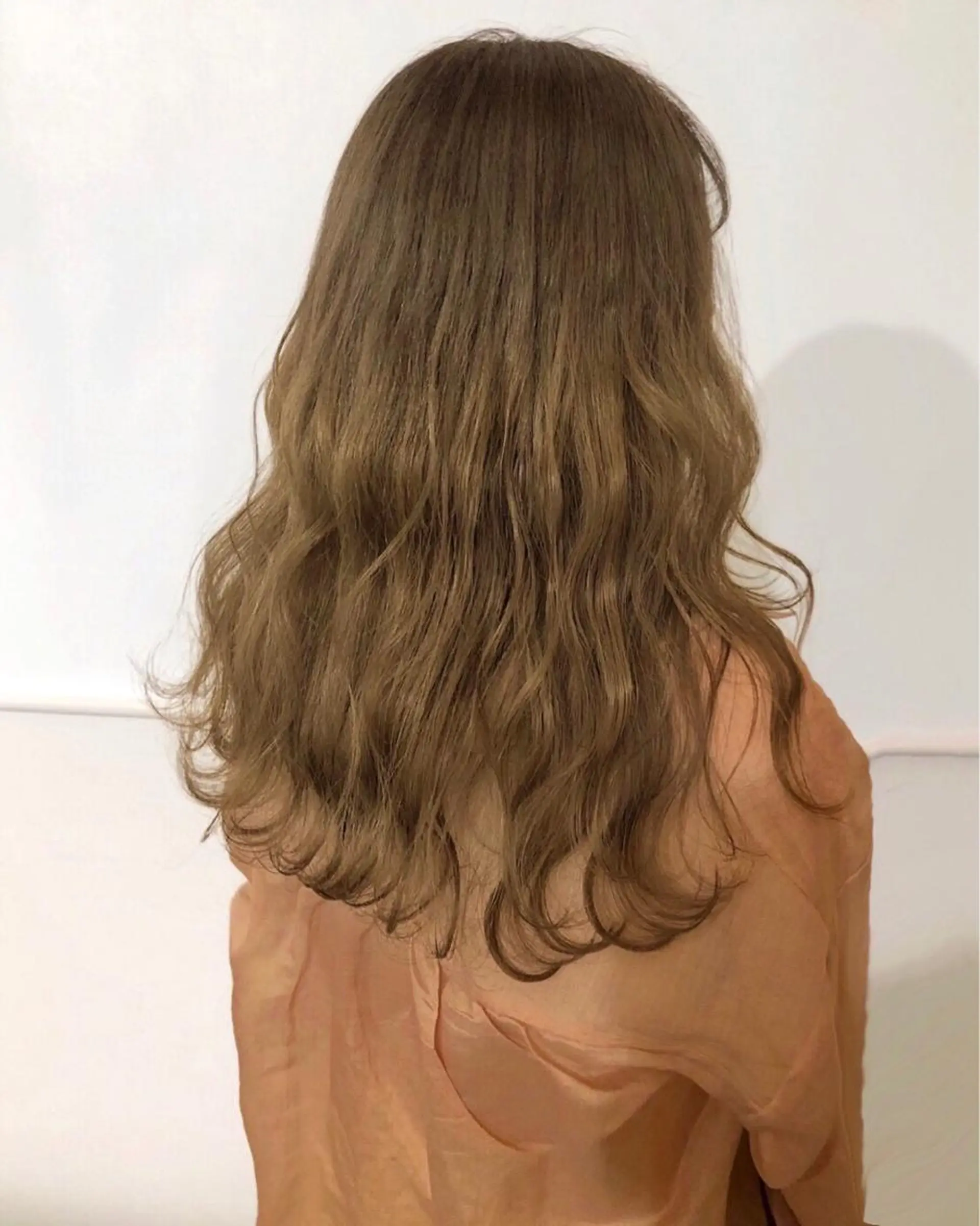 ロング カラー ベージュカラー ロング Sana/ 耳ツボ/インナーのヘアスタイル