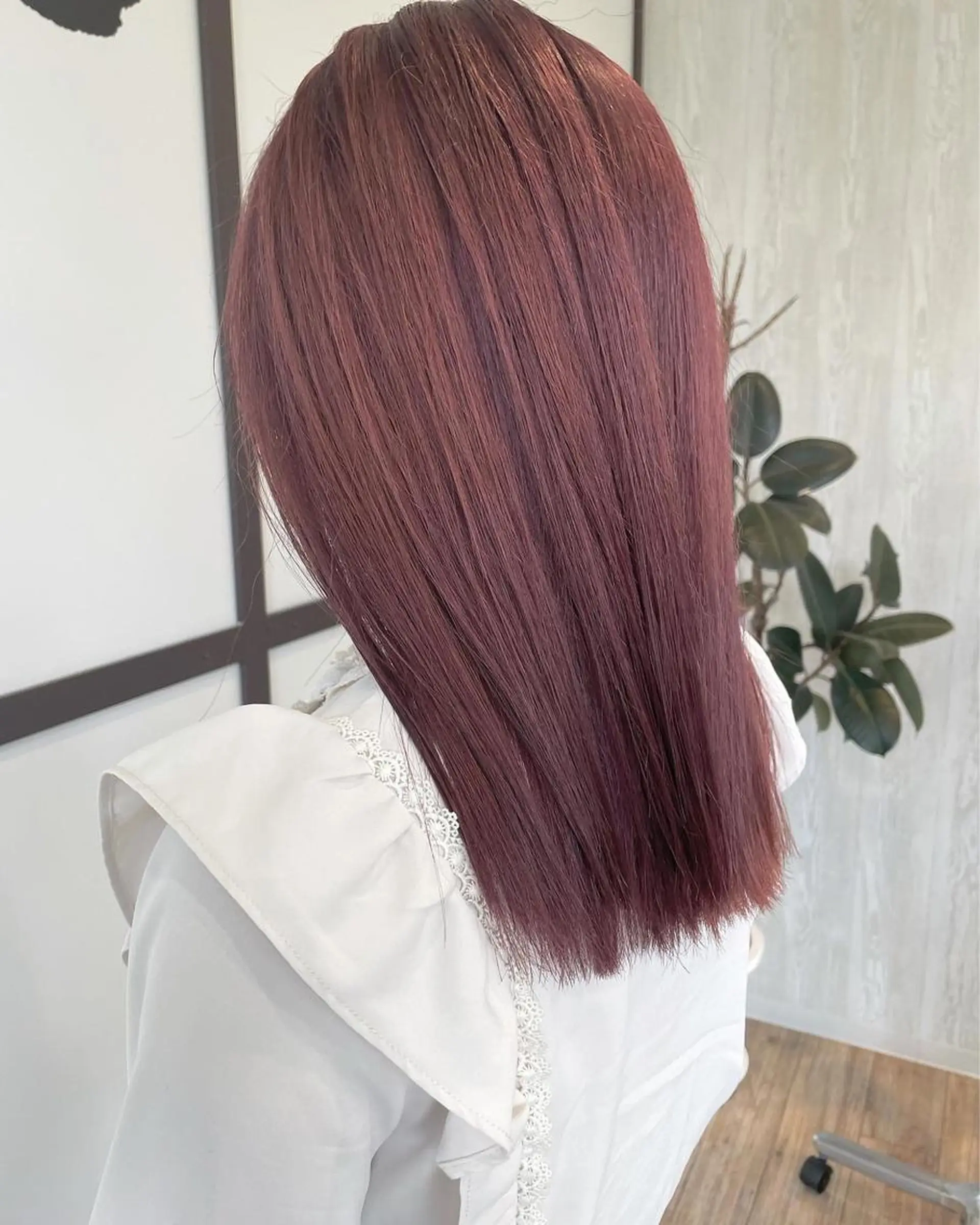 ミディアム カラー アッシュ ピンクカラー 外国人風カラー レイヤーカット 外ハネヘア ヘアカラー トリートメント 河合秀明/ショート /ボブ/レイヤーのヘアスタイル