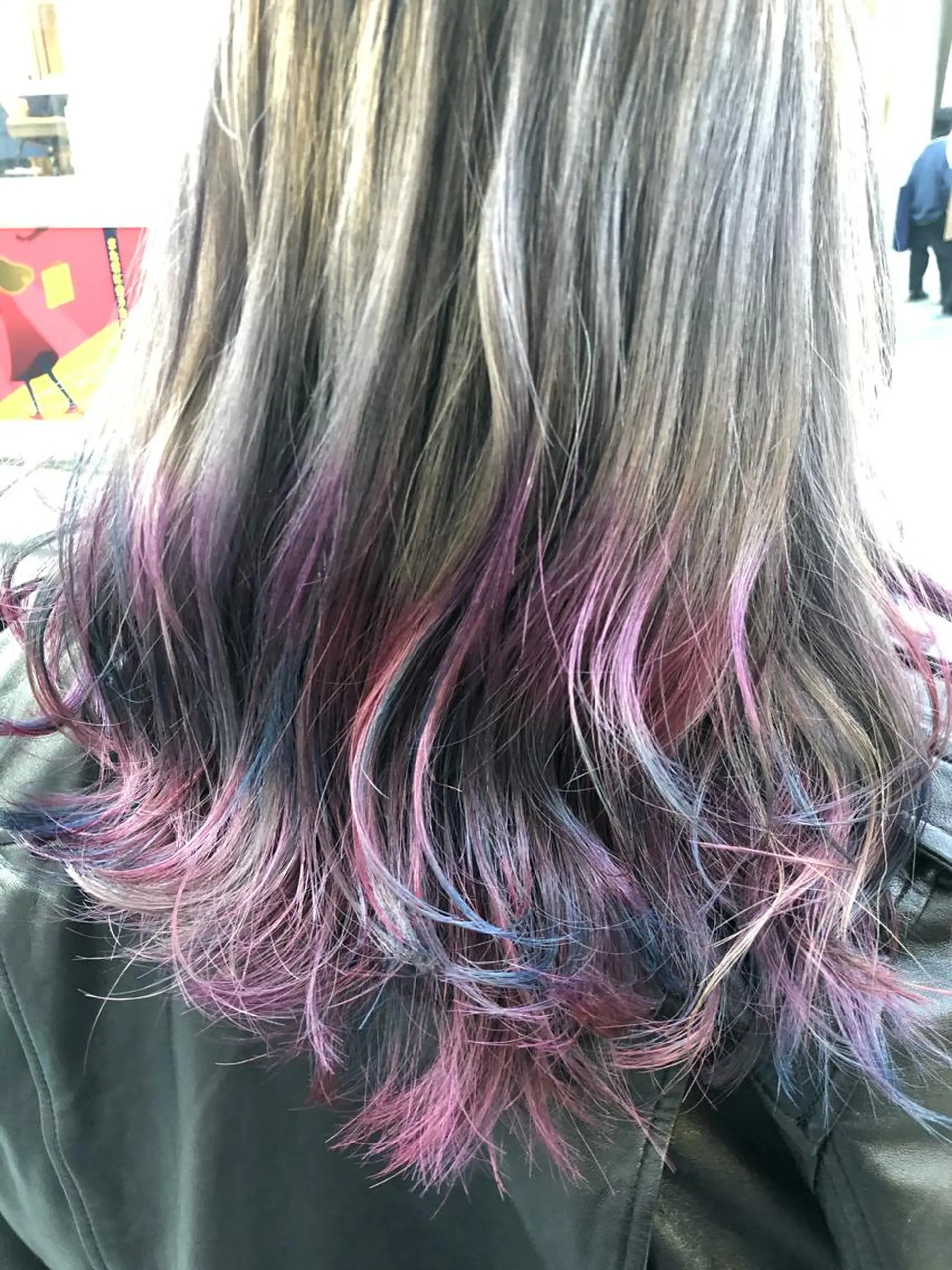 セミロング カラー アッシュ バレイヤージュ ミストバング ベージュカラー ブリーチ カット ヘアカラー トリートメント 原宿サロン代表 デザインカラー伊藤卓のヘアスタイル