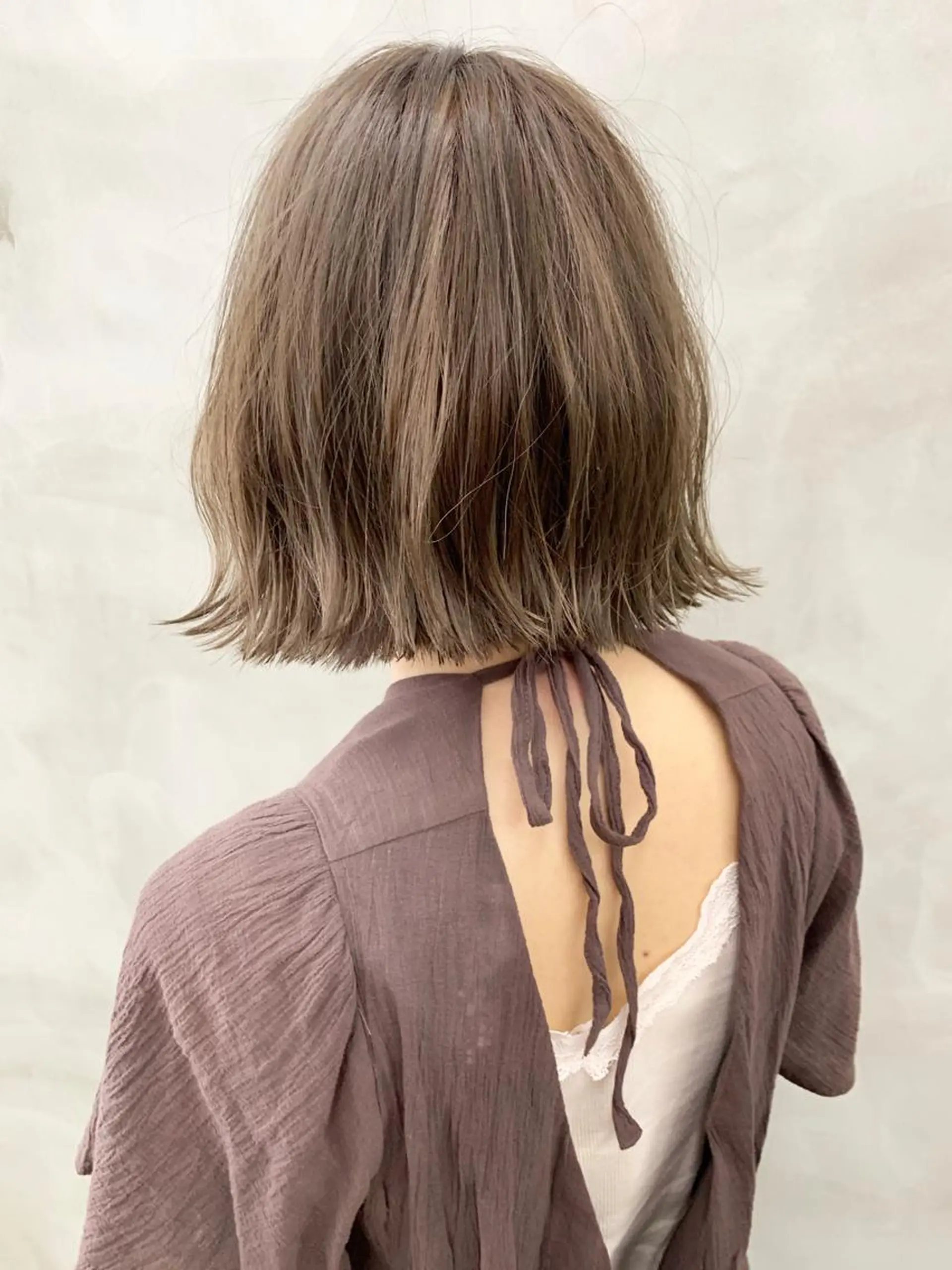 カラー 切りっぱなしボブ グレージュ イルミナカラー ボブ ヘッドスパ (女性限定)🍋モエのヘアスタイル