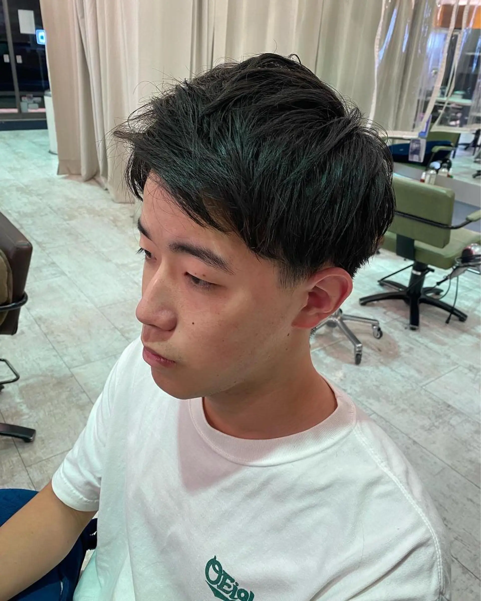 ショート メンズ アップバング 刈り上げ 佐々木 雪菜のヘアスタイル