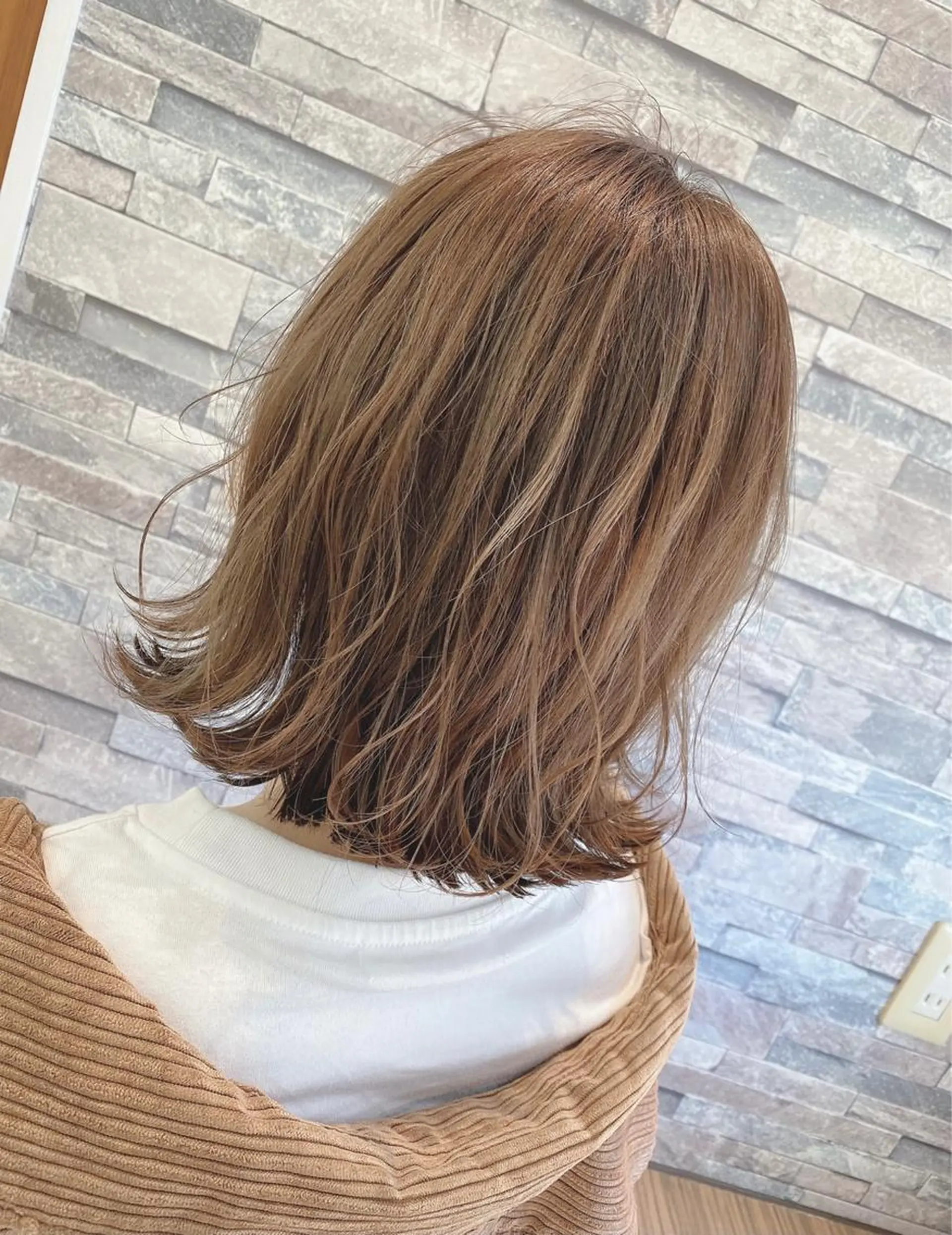 ミディアム カラー 蟹江 聡太✨レイヤーカットのヘアスタイル