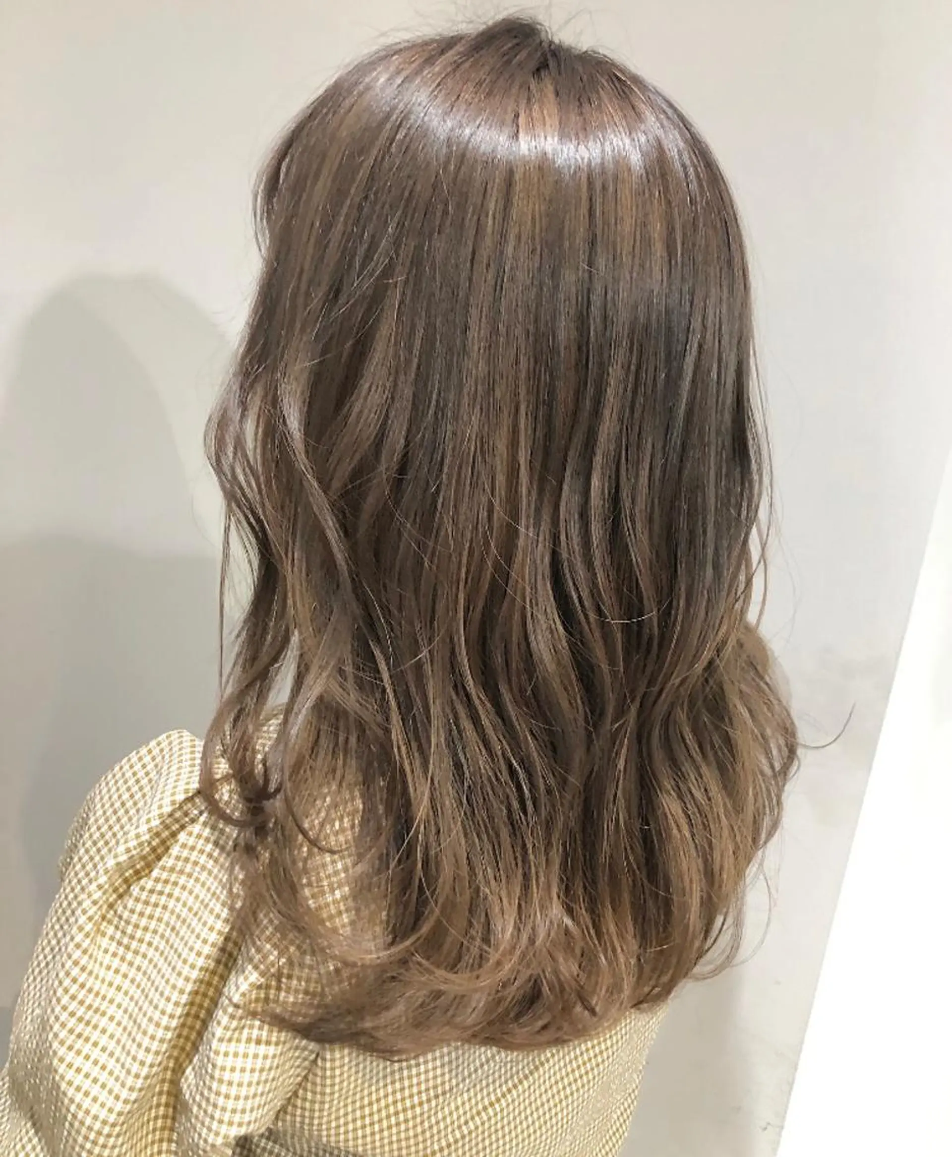 ミディアム カラー ベージュカラー ブリーチ ミルクティーベージュ カット ヘアカラー トリートメント scene. haraのヘアスタイル