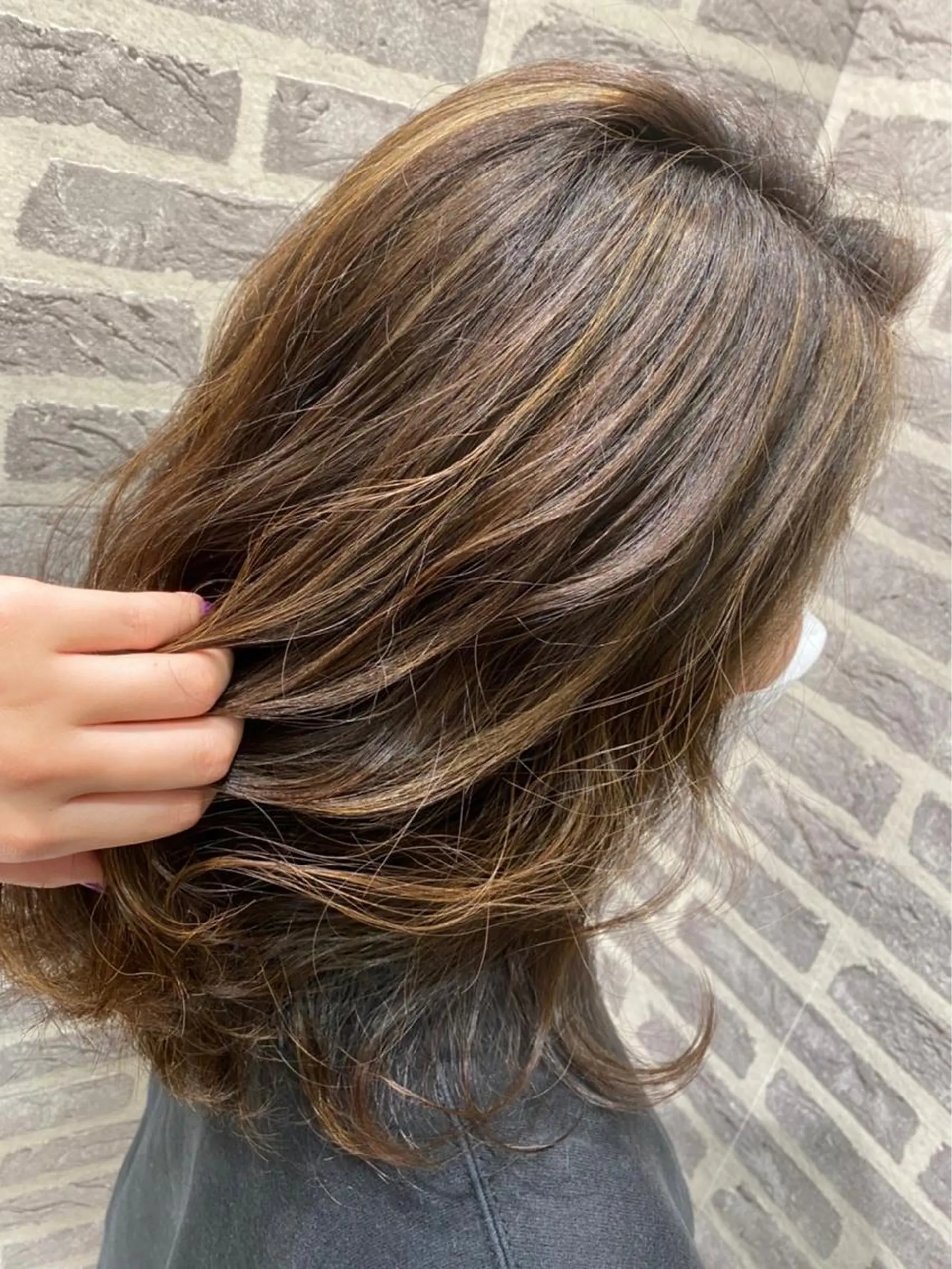 ミディアム カラー ハイライトカラー ハイライト かきあげバング Earth岩槻店 YAGIのヘアスタイル