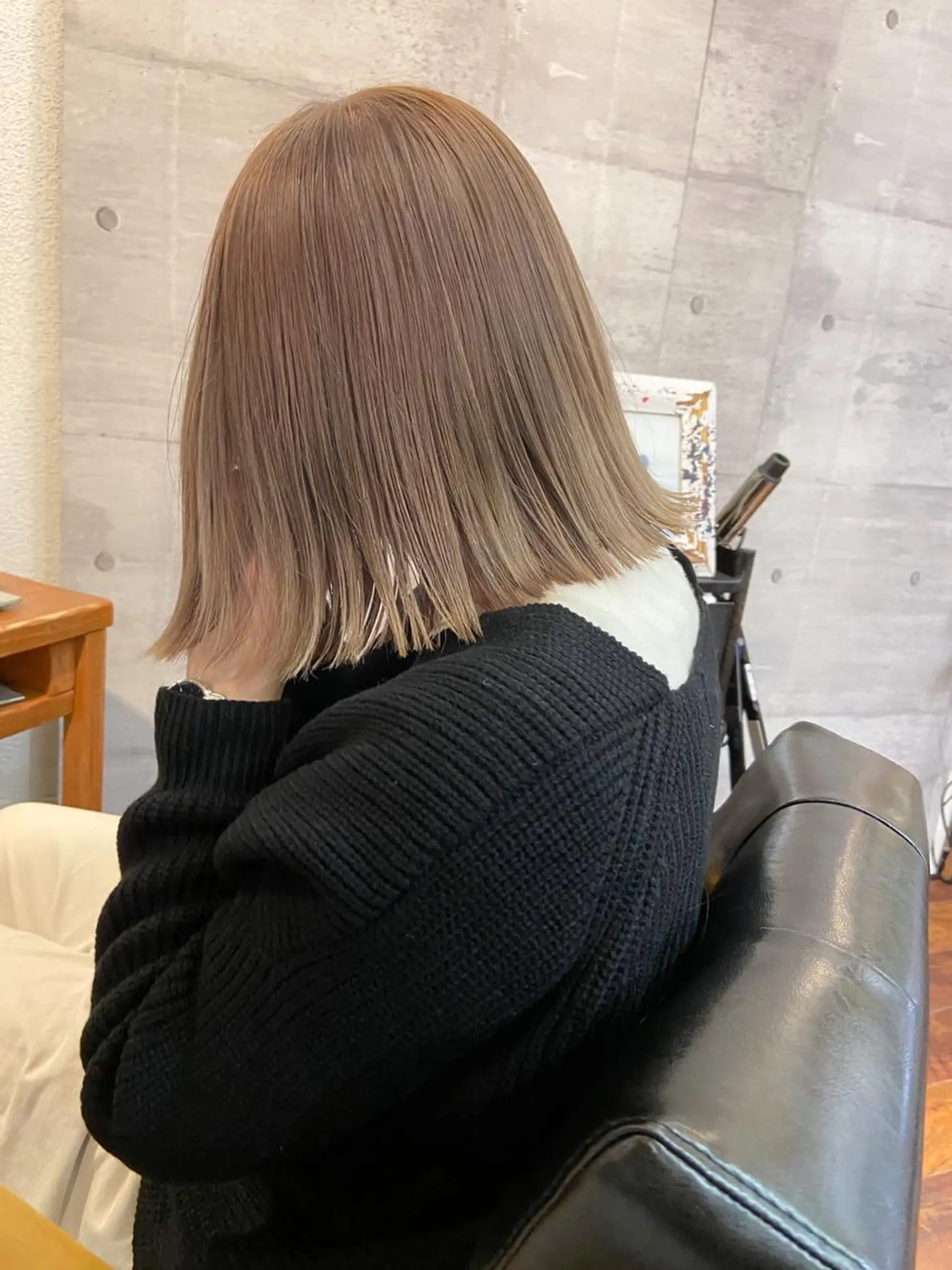 ミディアム カラー ベージュカラー ブリーチ グレージュ ハイトーンカラー ボブ トリートメント 岡本康平/ボブ /ブリーチ/レイヤーのヘアスタイル