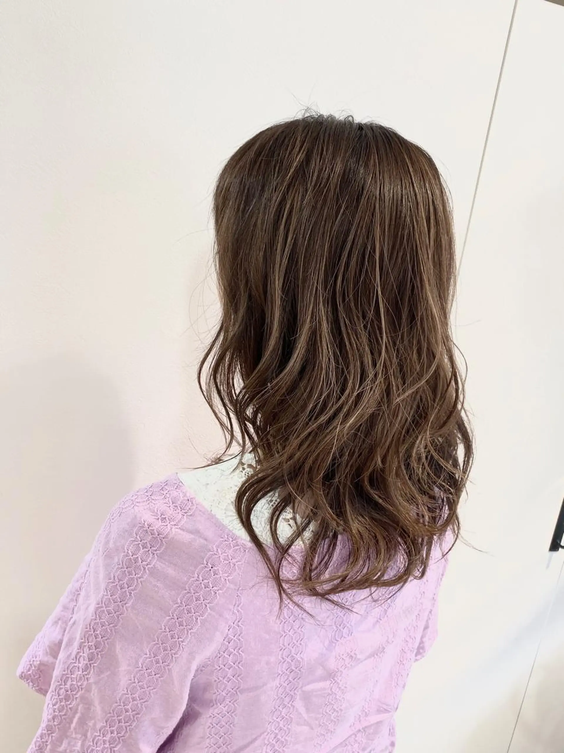 セミロング カラー グレージュ ハイライトカラー ハイライト ヘアカラー トリートメント Kazu .Kのヘアスタイル