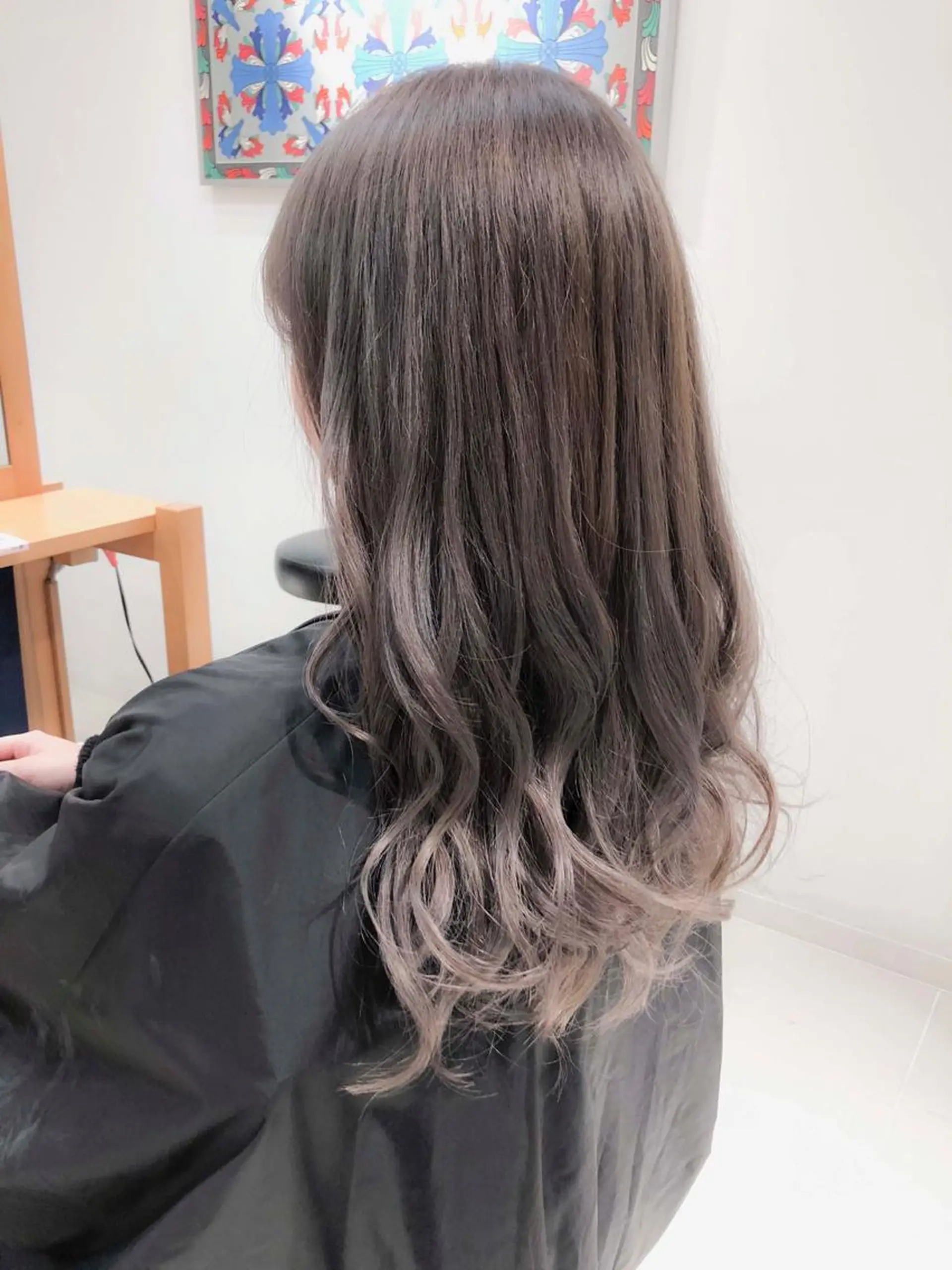 ロング カラー グラデーションカラー グレージュ ラベンダーカラー ラベンダーグレージュ ラベンダーグレー ヘアカラー トリートメント Days 透明感カラーのヘアスタイル