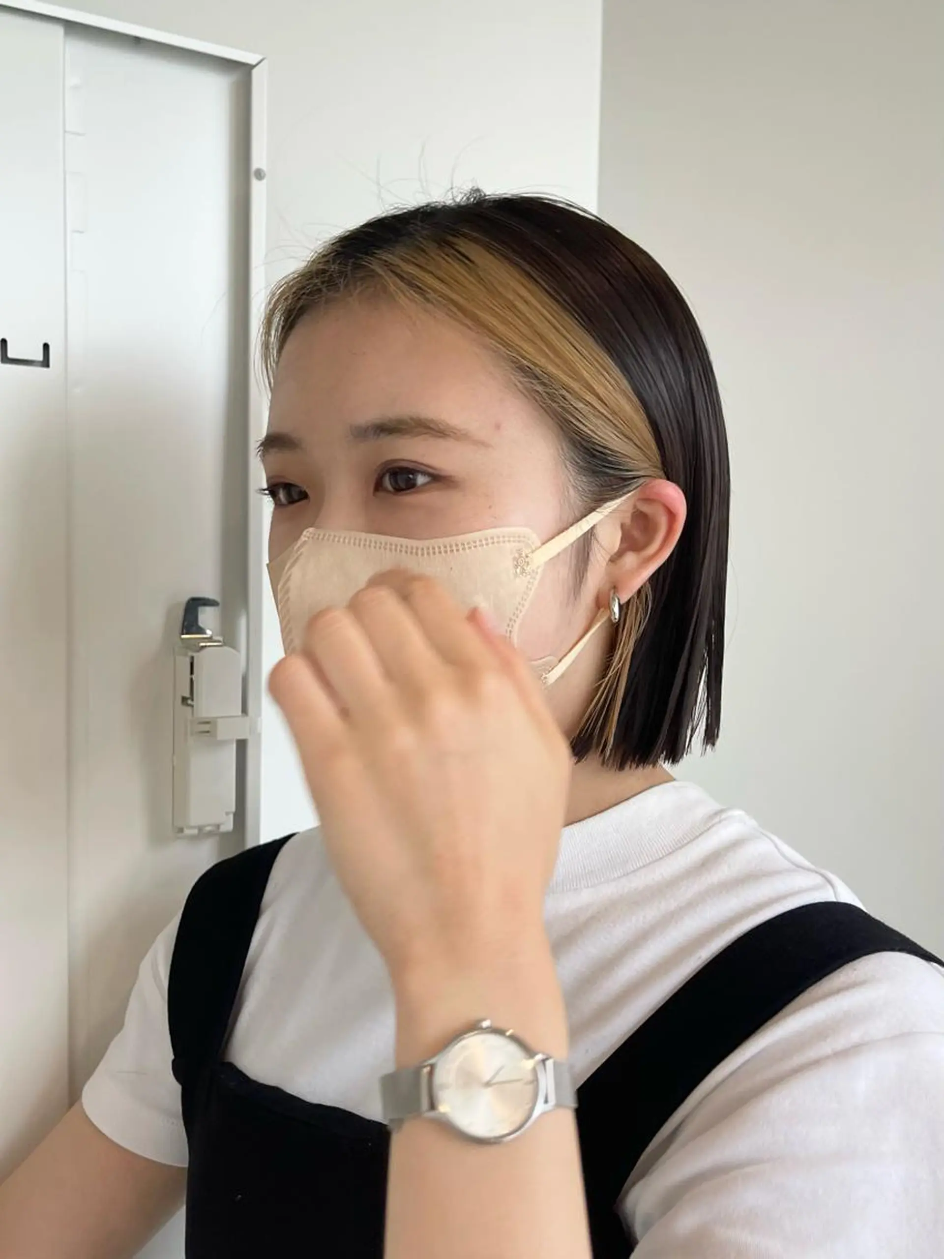 ショート カラー 切りっぱなしボブ ミストバング ベージュカラー  フェイスフレーミング ミルクティーベージュ カット himeka🪽 アレンジ/ブリーチのヘアスタイル