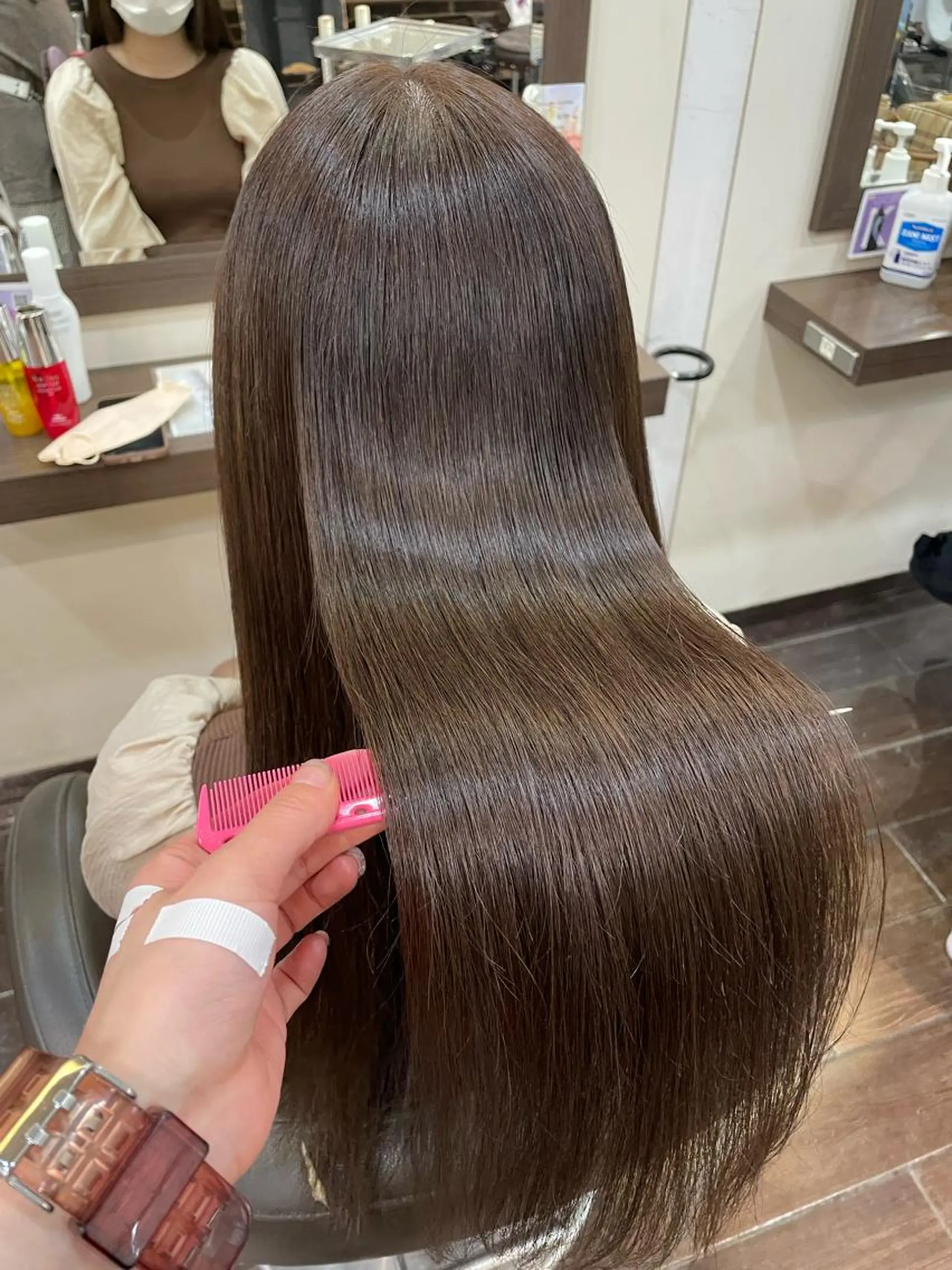 ロング aya/小顔レイヤー /柔らかカラーのヘアスタイル