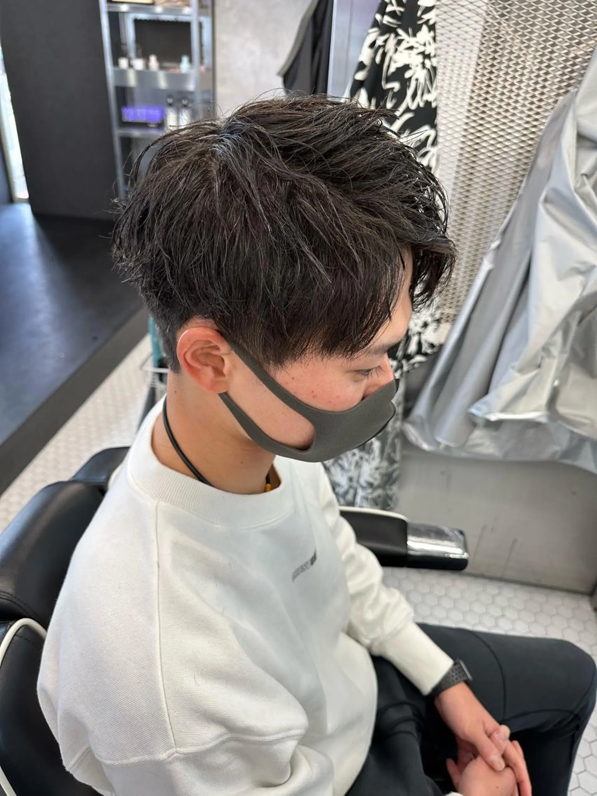 ミディアム カラー パーマ メンズ ミディアムパーマ メンズバレイヤージュ メンズブリーチ ビジネス センターパート カット パーマ メンズ専門美容室 /久徳大輝のヘアスタイル