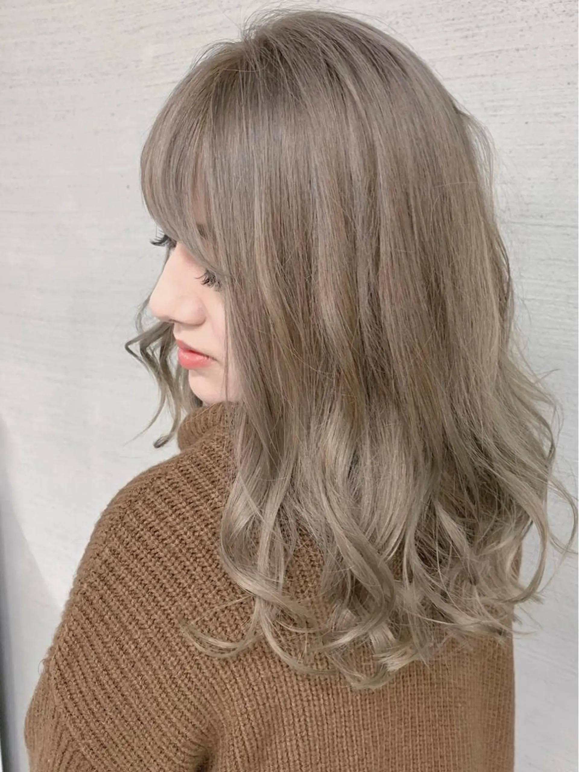 ミディアム カット ヘアカラー WEG 難波のヘアスタイル