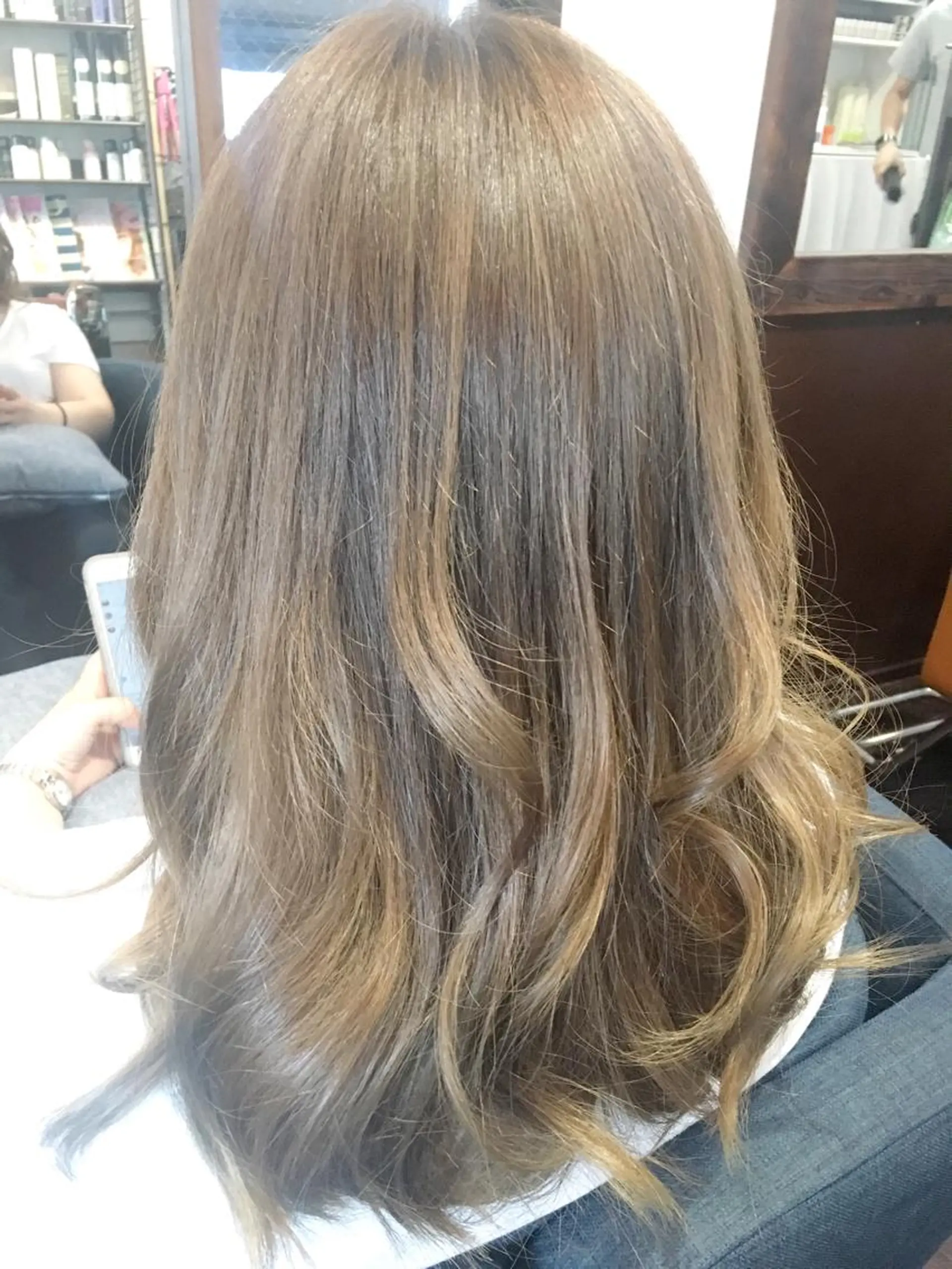ロング カラー アッシュ ベージュカラー カット ヘアカラー トリートメント hairsalon Linkのヘアスタイル