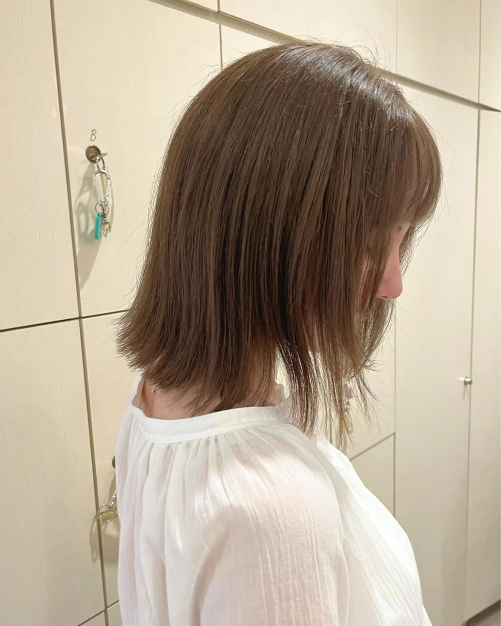 ミディアム カラー 切りっぱなしボブ ボブ カット ヘアカラー トリートメント サソウ ユリエ🥥のヘアスタイル