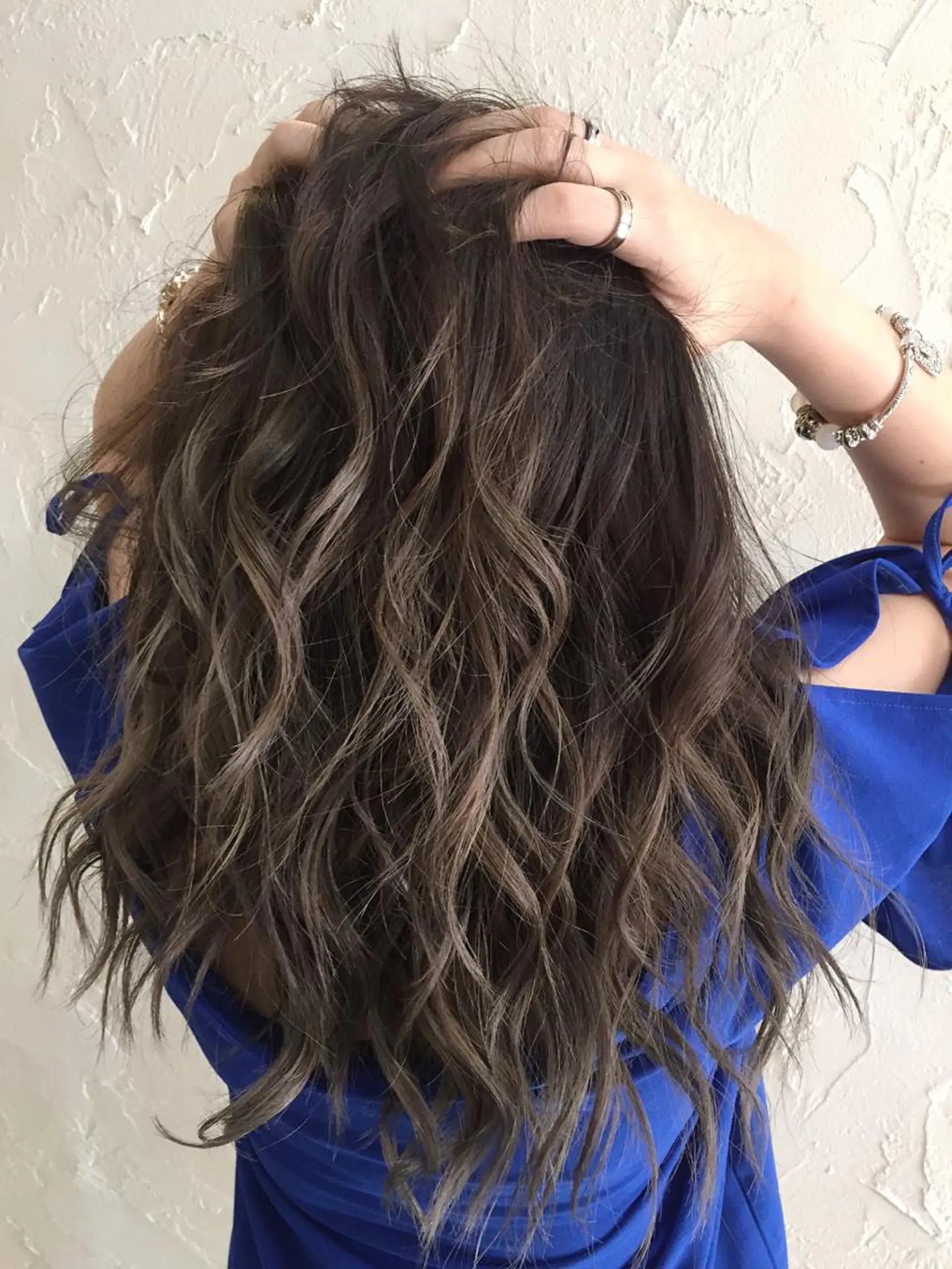 セミロング カラー 韓国レイヤー外国人風 透明感カラー髪質改善のヘアスタイル