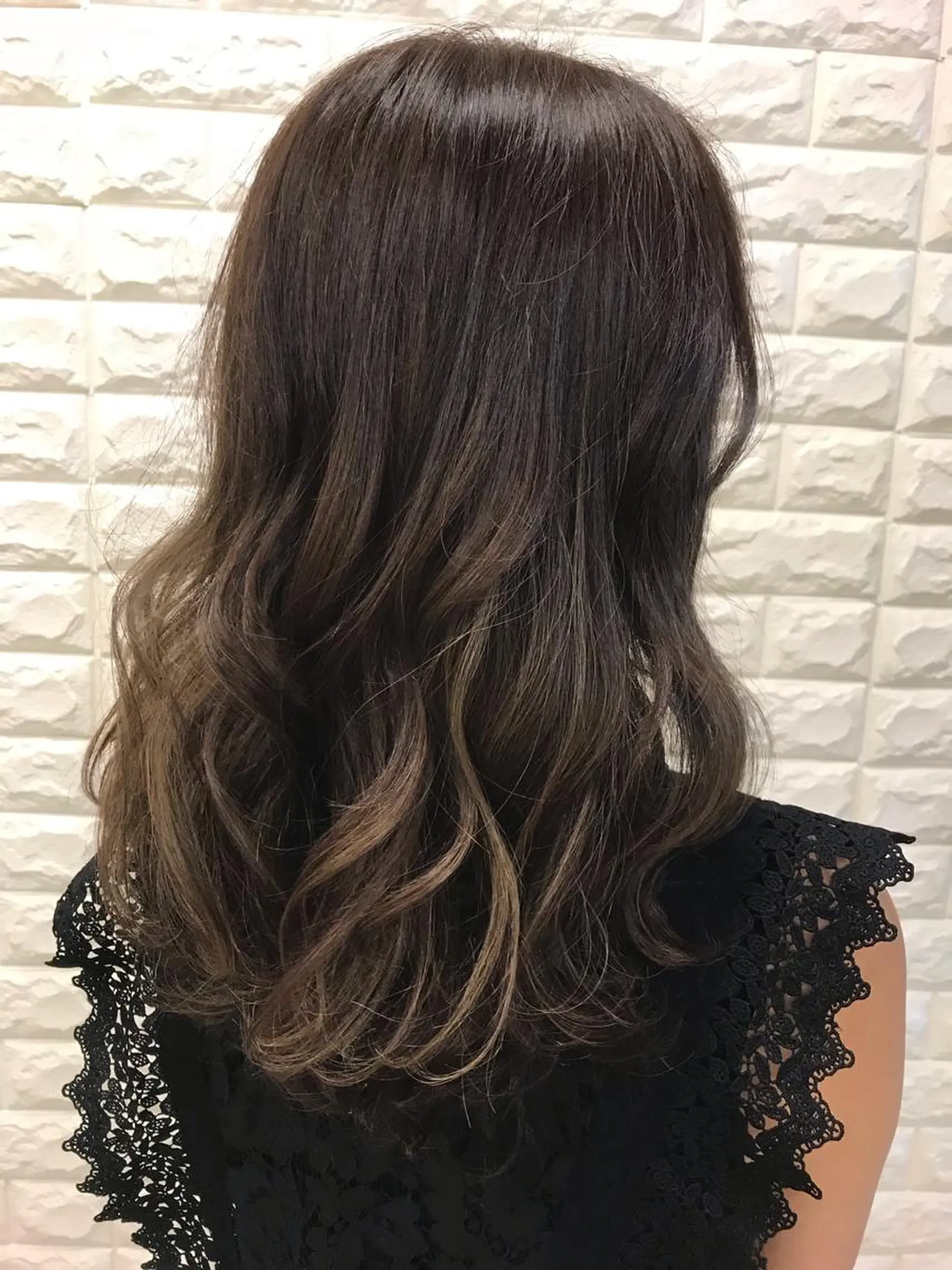 セミロング カラー ベージュカラー ブラウンカラー ハイライトカラー ハイライト ヘアカラー トリートメント 高橋恵🌈生え癖改善 ウルフ/レイヤーのヘアスタイル