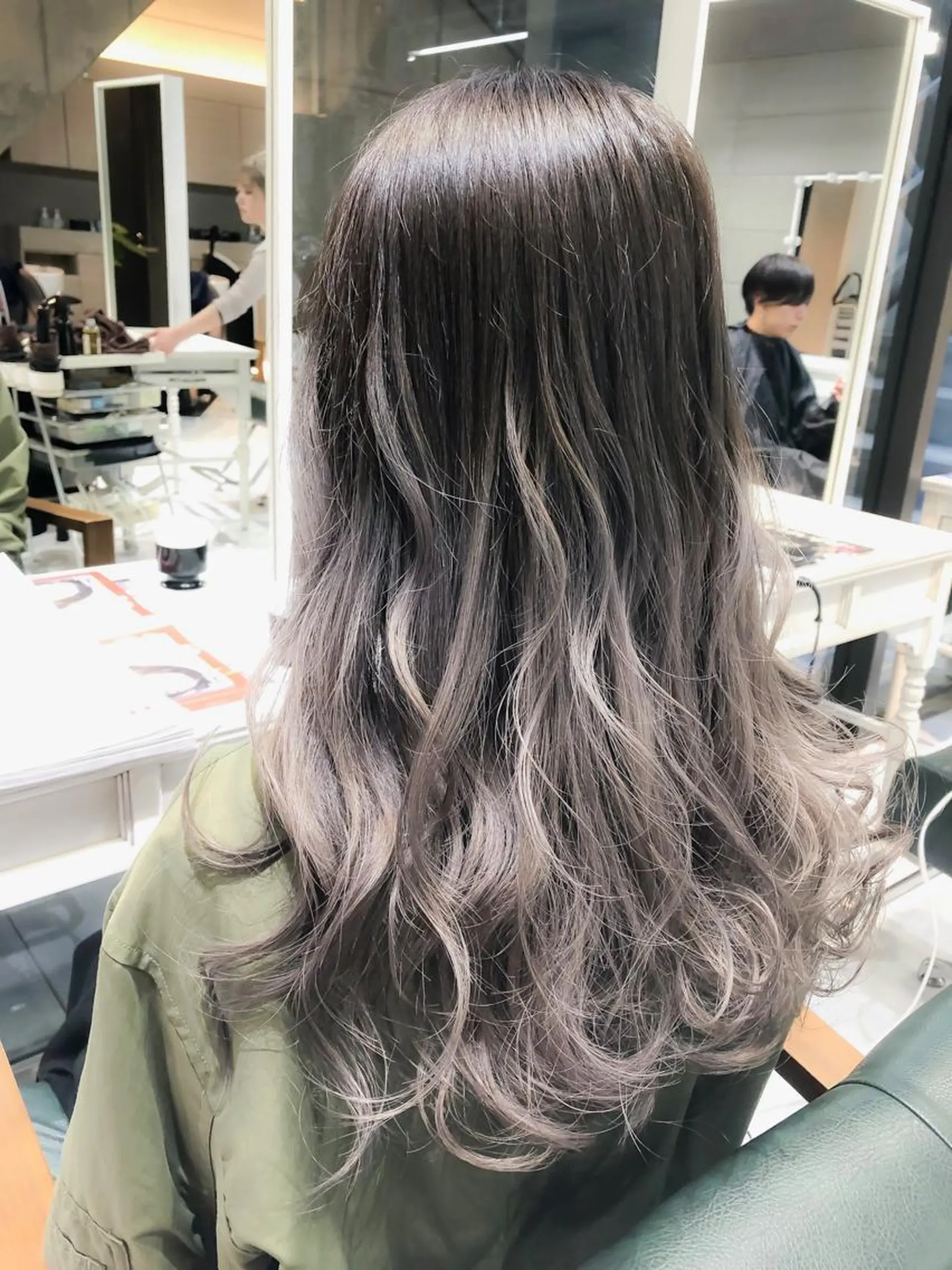 セミロング カラー ヘアアレンジ アッシュ アッシュグレー アッシュグレージュ 透明感カラー グラデーションカラー モテ髪透明感❤️ デイズヘアカラーのヘアスタイル