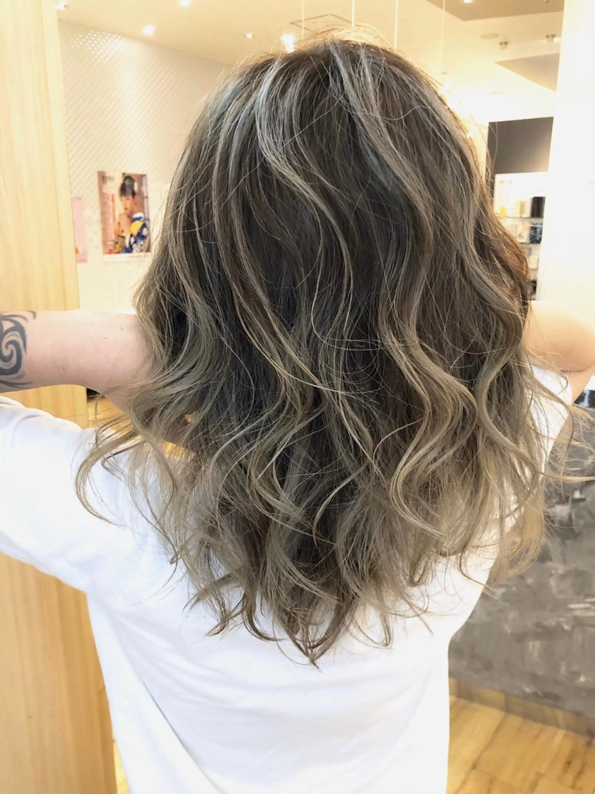 ロング カラー ブリーチ ケアブリーチ 透明感カラー イルミナカラー トリートメント 🎊ルービック 京橋店💛のヘアスタイル