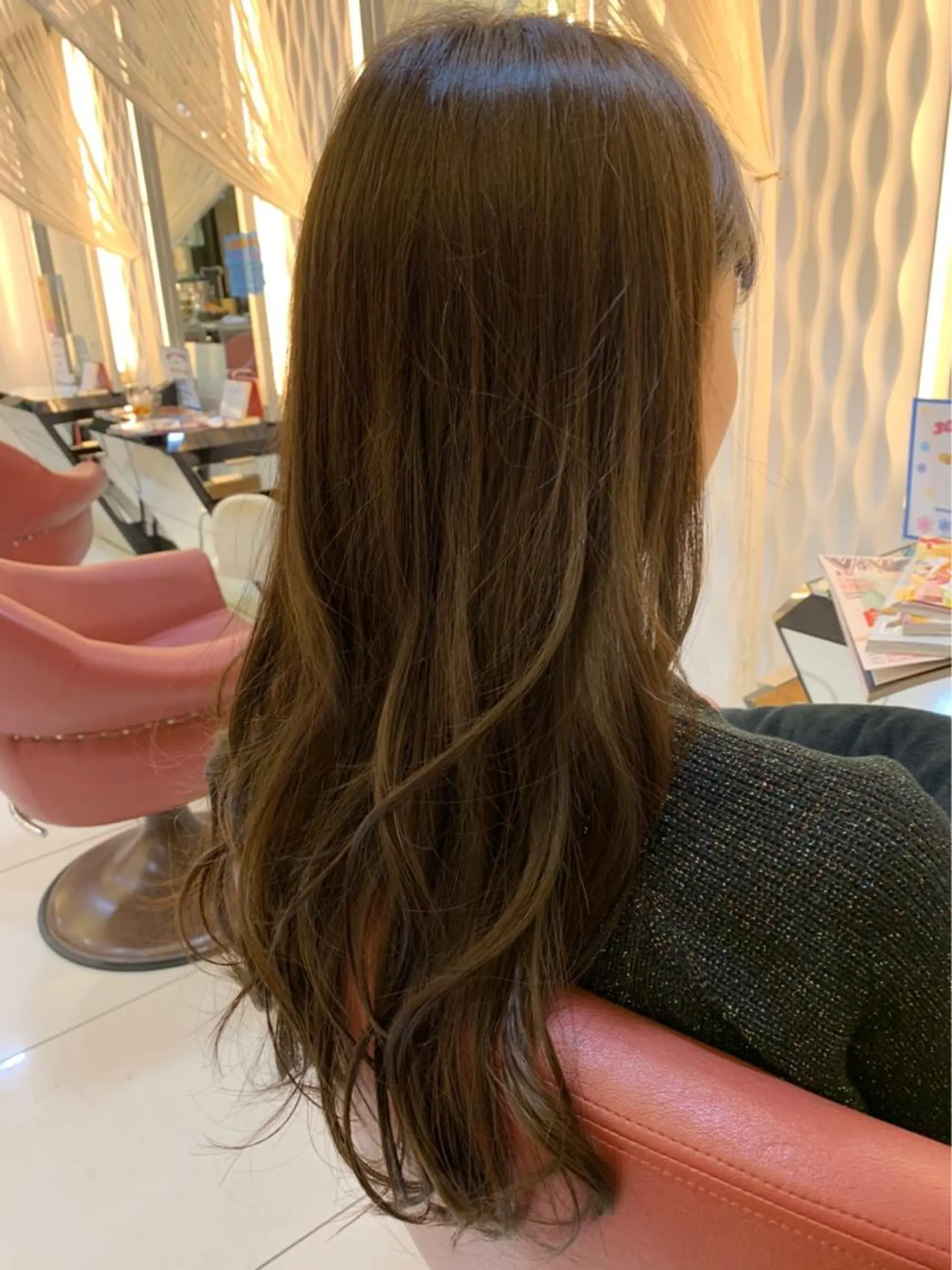 ロング カラー 瀬川 茉衣子のヘアスタイル