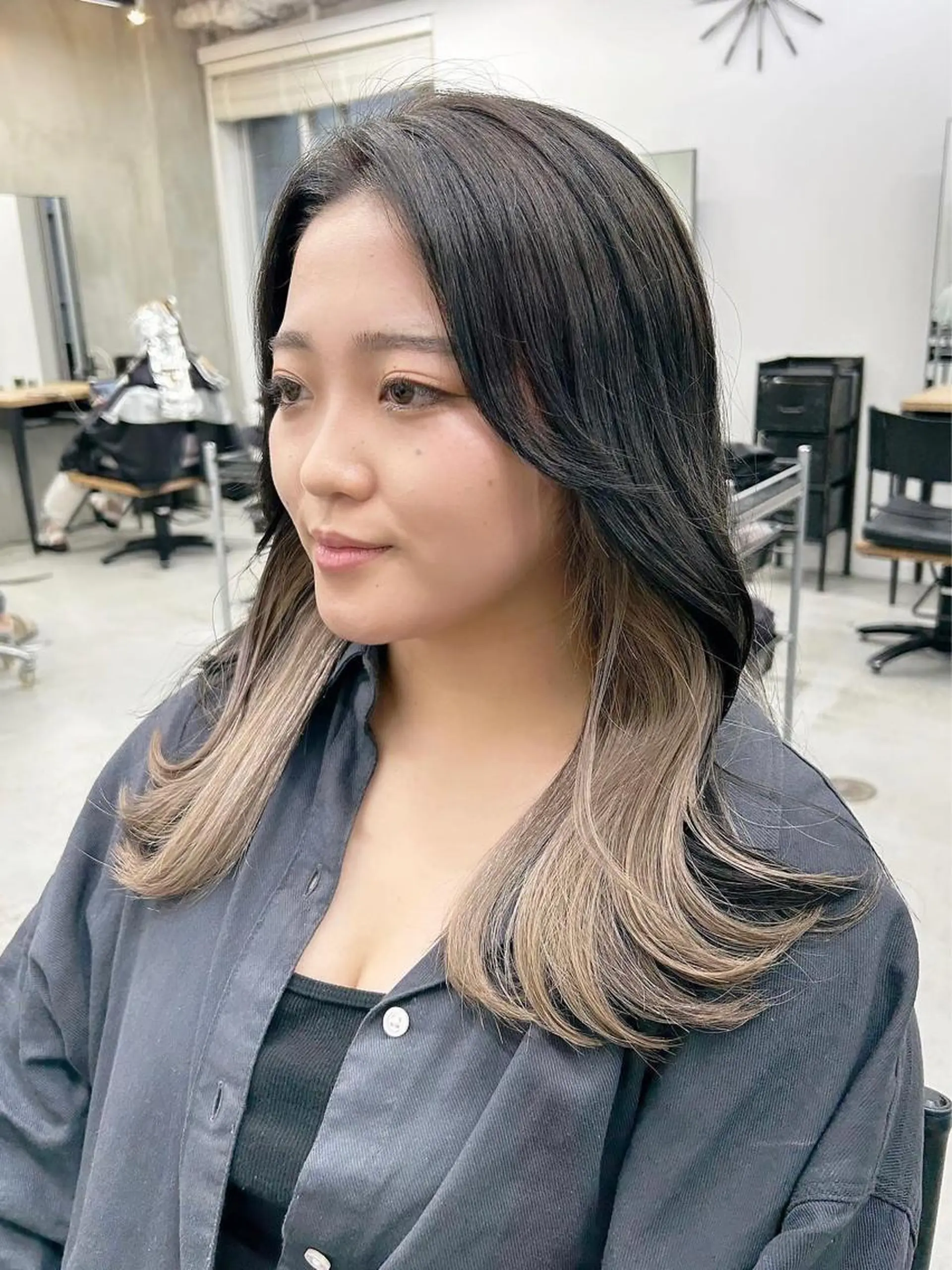 セミロング カラー インナーカラー RYOSUKE ハイトーンのヘアスタイル