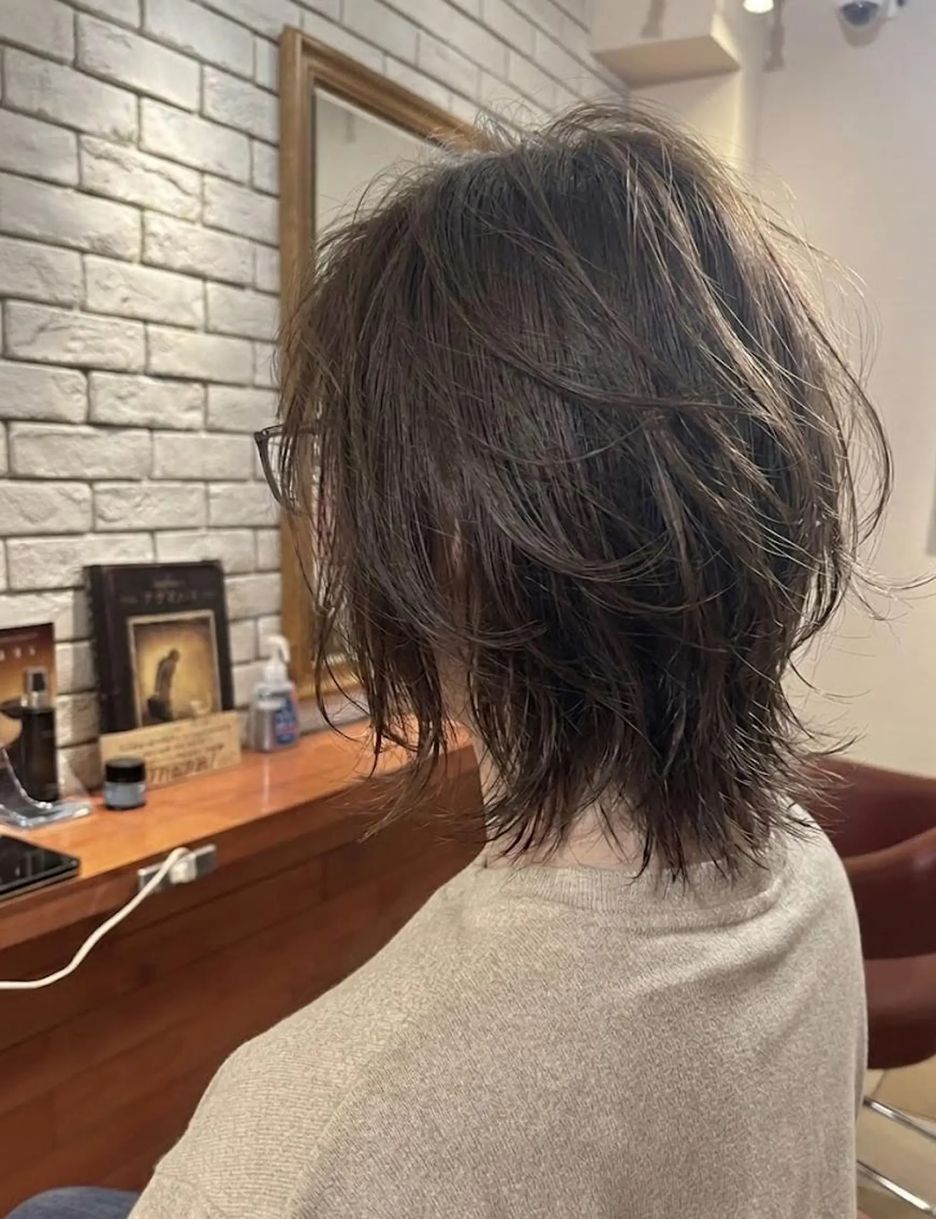 ミディアム カラー アッシュ ブラウンカラー 透明感カラー レイヤーカット ウルフカット カット トリートメント ヘッドスパ flencia 丸 和博|カットのヘアスタイル