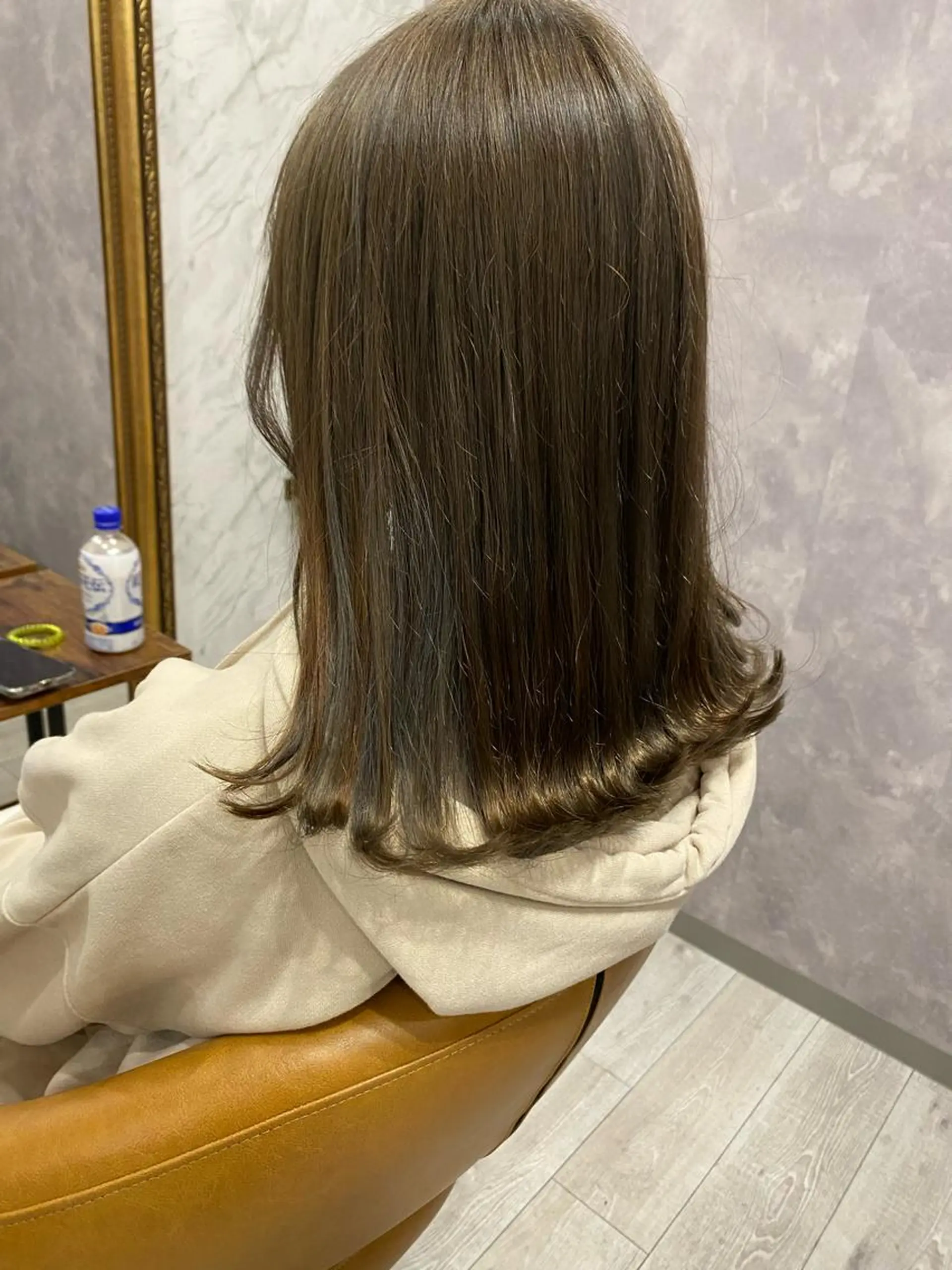 ミディアム カラー ヘアアレンジ アッシュ ベージュカラー ブリーチ ケアブリーチ ミルクティーベージュ 🥀暖色韓国ヘア💕 保科侑花のヘアスタイル