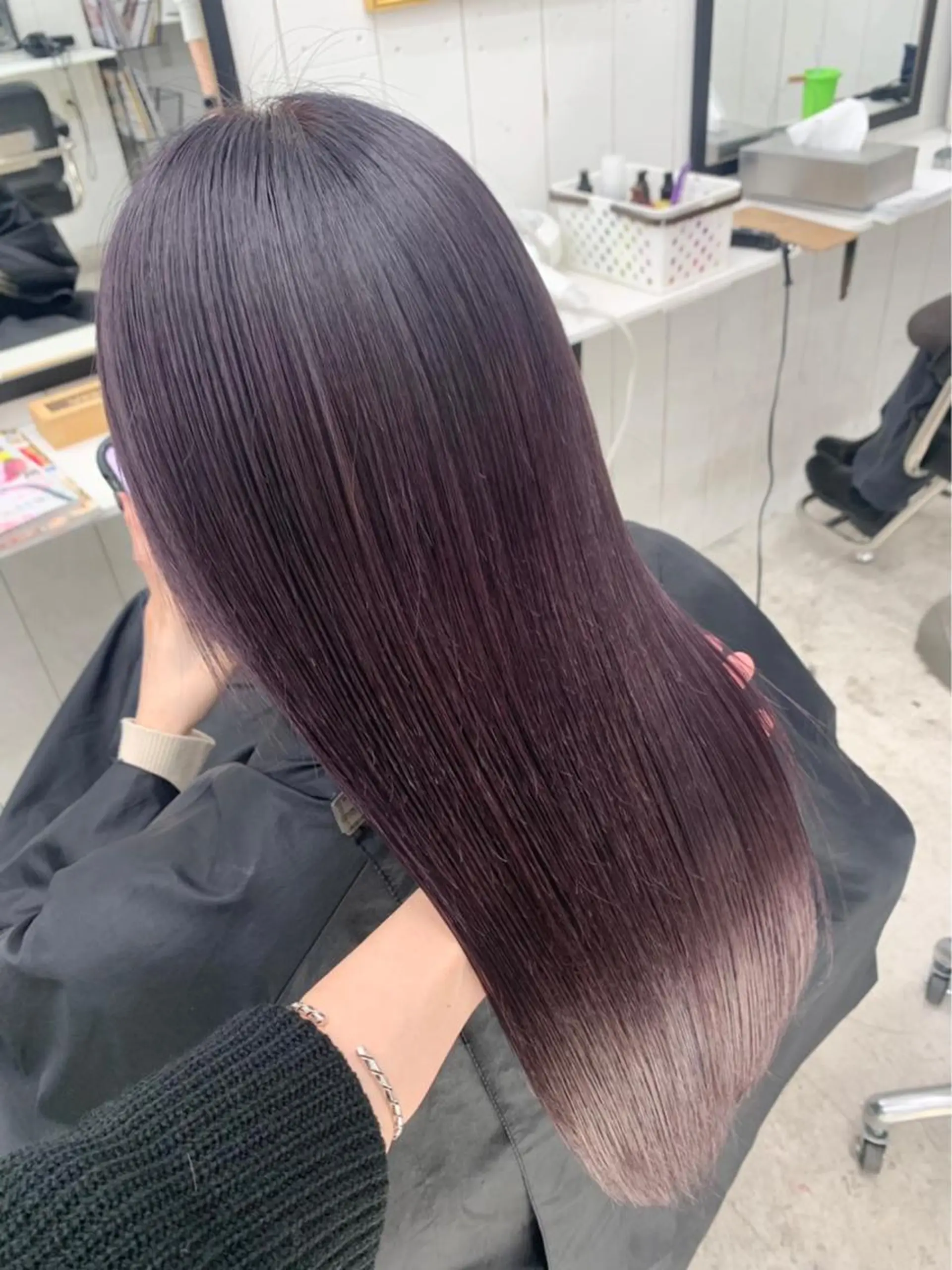 ロング カラー パーマ ヘアアレンジ カット ヘアカラー トリートメント ハイトーンカラー🤍 山下 優華のヘアスタイル