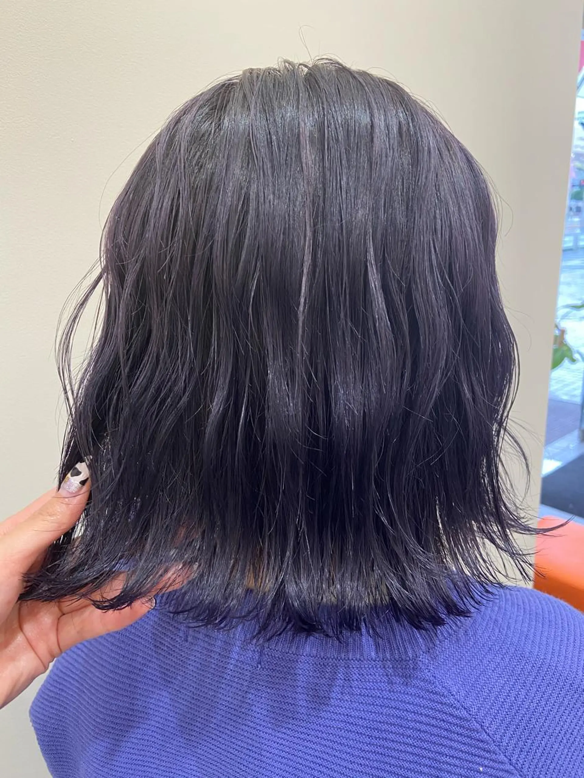 ミディアム カラー ブルーカラー ブルーバイオレット 透明感カラー バイオレットカラー ヘアカラー トリートメント Amour なぐらのヘアスタイル