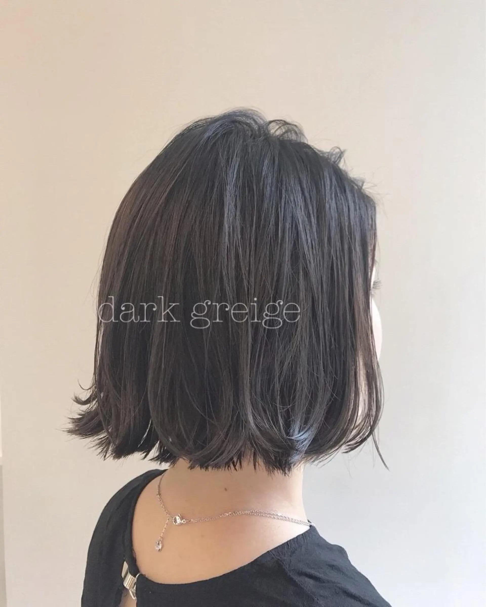 ショート カラー ぱつっとボブ/ 小野あかねのヘアスタイル