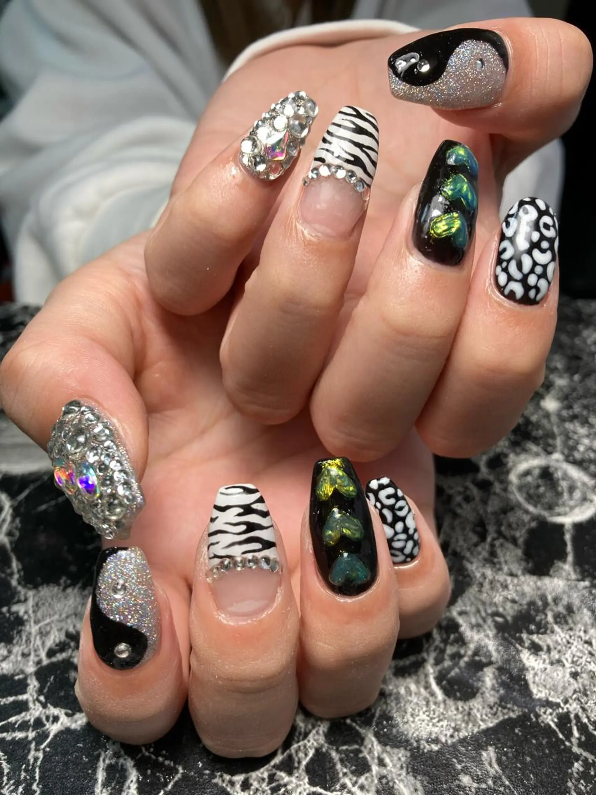 ミディアム ネイル ジェルネイル ハードジェル スカルプネイル ハンドネイル フットネイル ✴︎ Delightのネイルデザイン