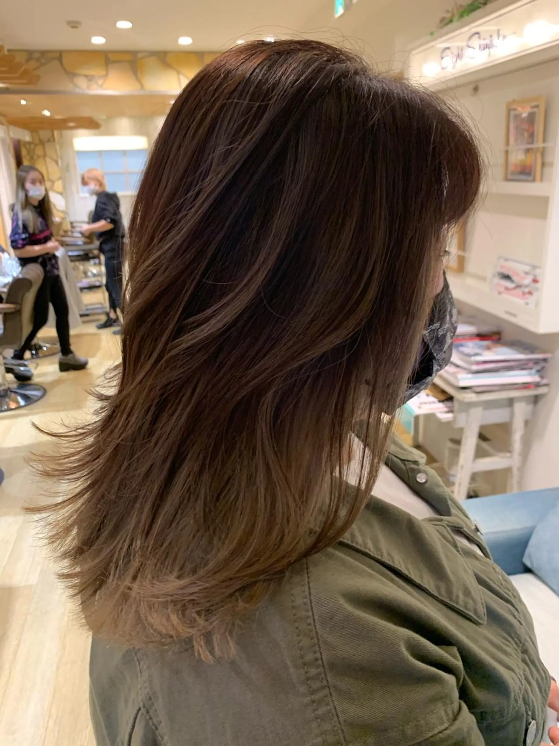 セミロング レイヤーカット ヘアカラー トリートメント 渋谷ハイトーン/ デザインカラー阿部のヘアスタイル