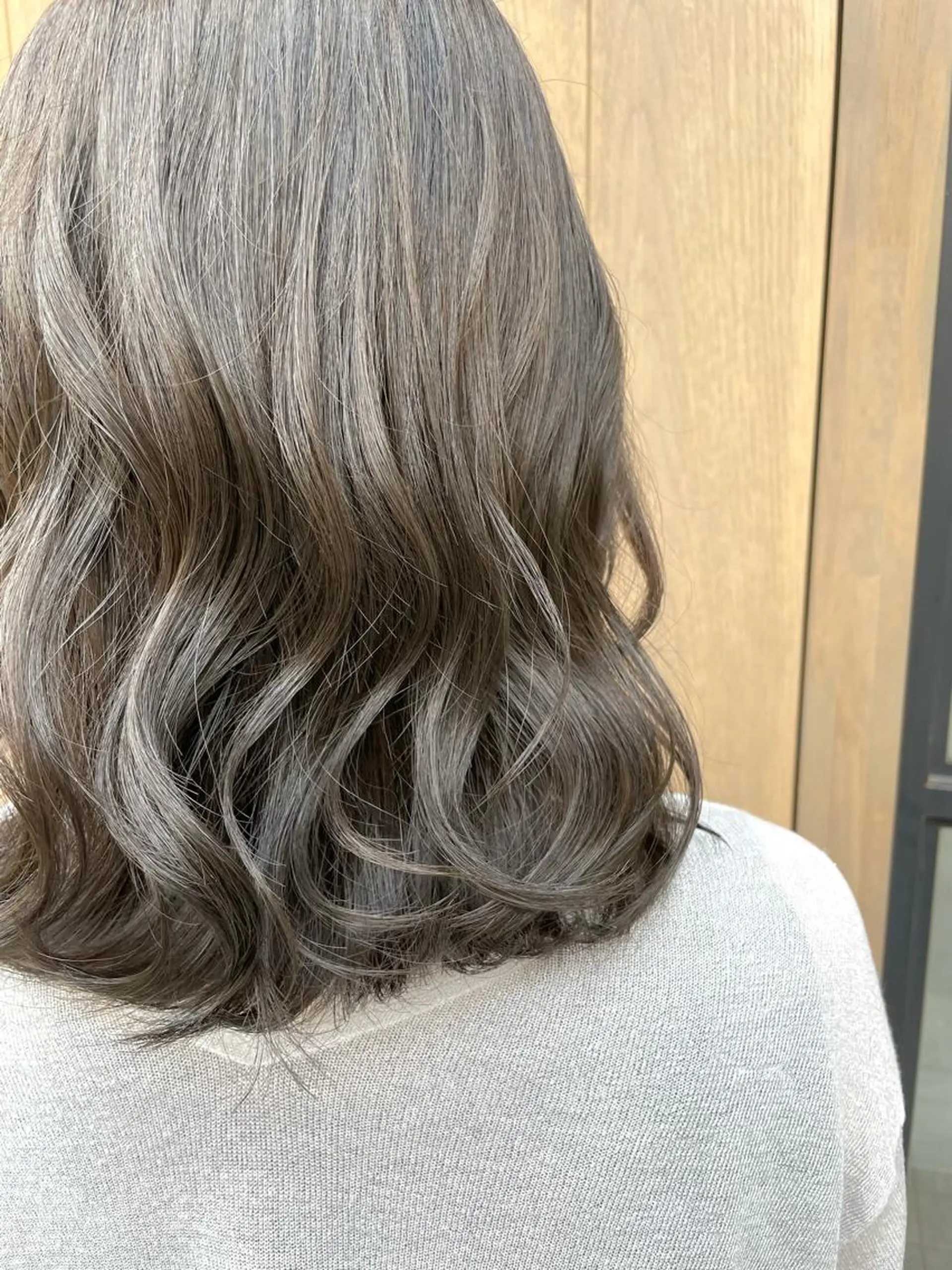 ミディアム カラー カット ヘアカラー ハイライトが 得意なニキです😊のヘアスタイル