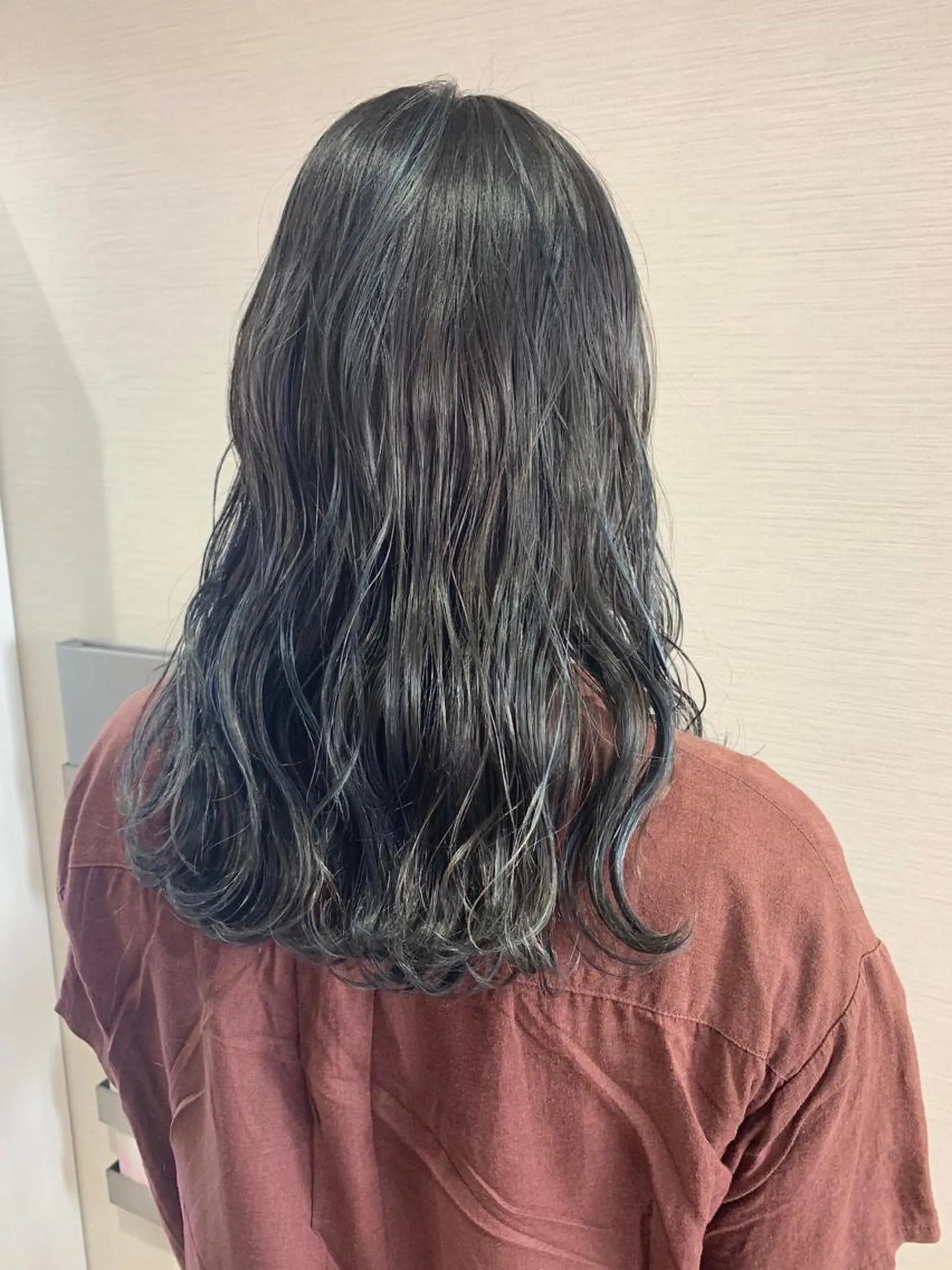 セミロング カラー 蓮見  友里のヘアスタイル