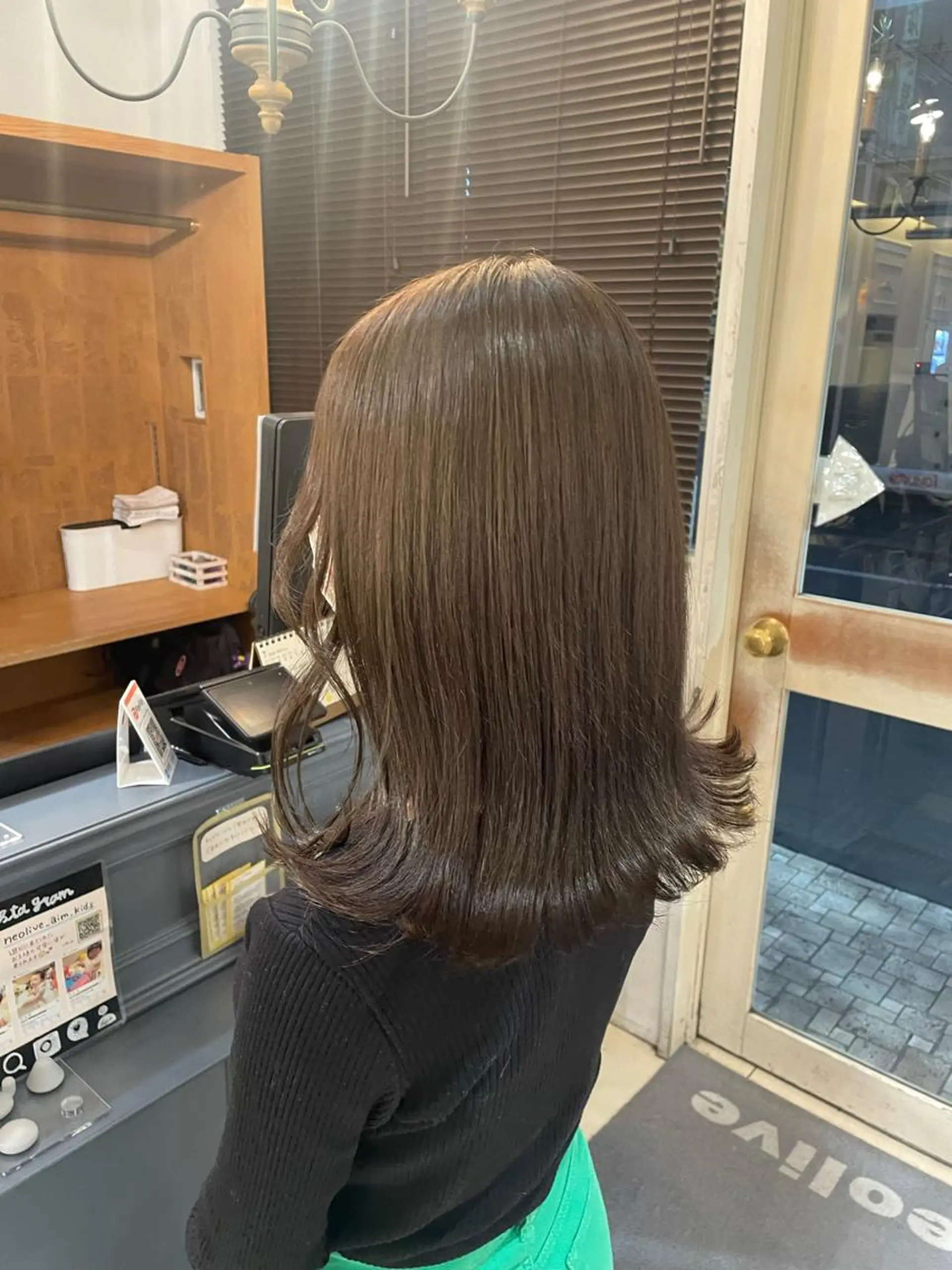 セミロング カラー Neolive 千尋のヘアスタイル