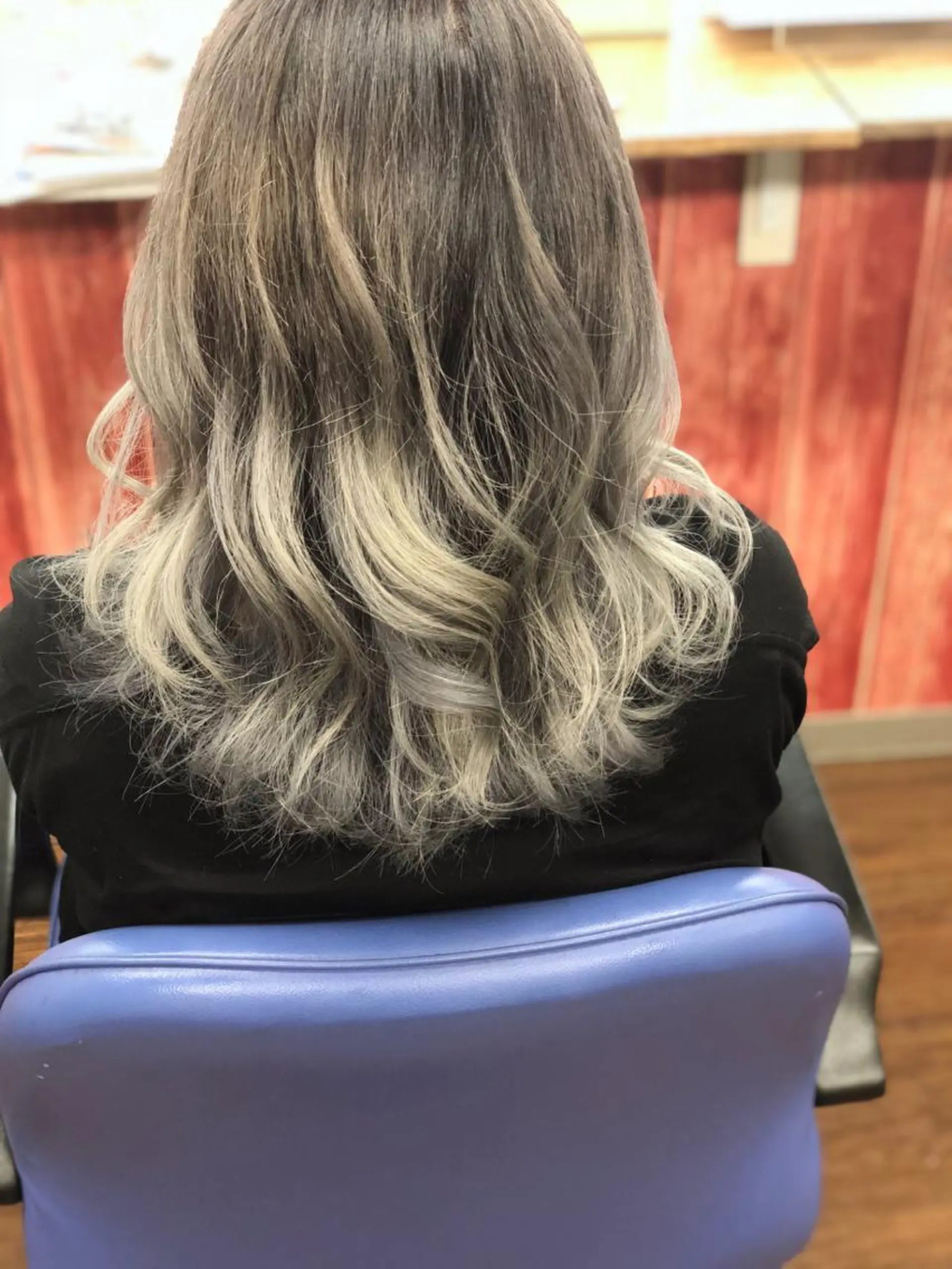 ミディアム カラー ヤナ マネージャーのヘアスタイル