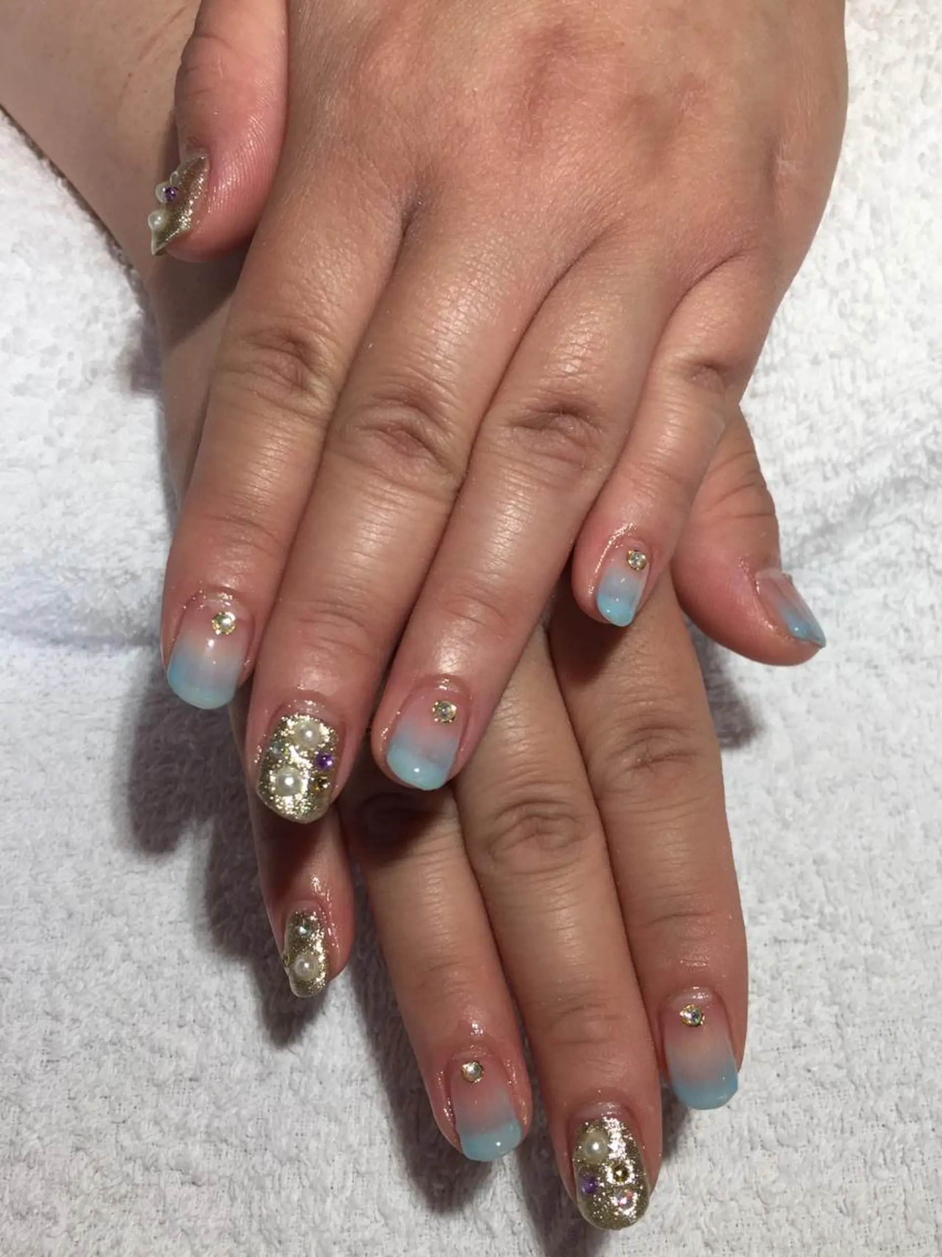 ネイル ゴールド キラキラネイル 水色 Nanala 水澤のマツエク・マツパデザイン