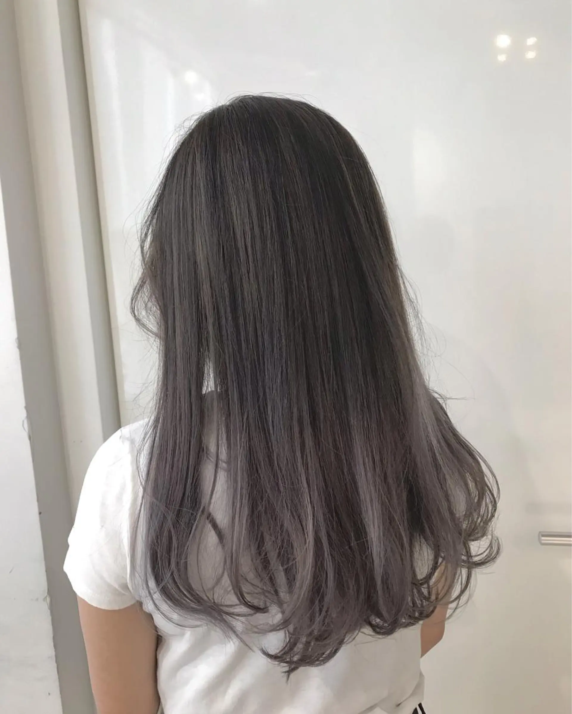 セミロング カラー グレージュ momo所属・メンズヘアメイク 🩵Mayuki🩵のヘアスタイル