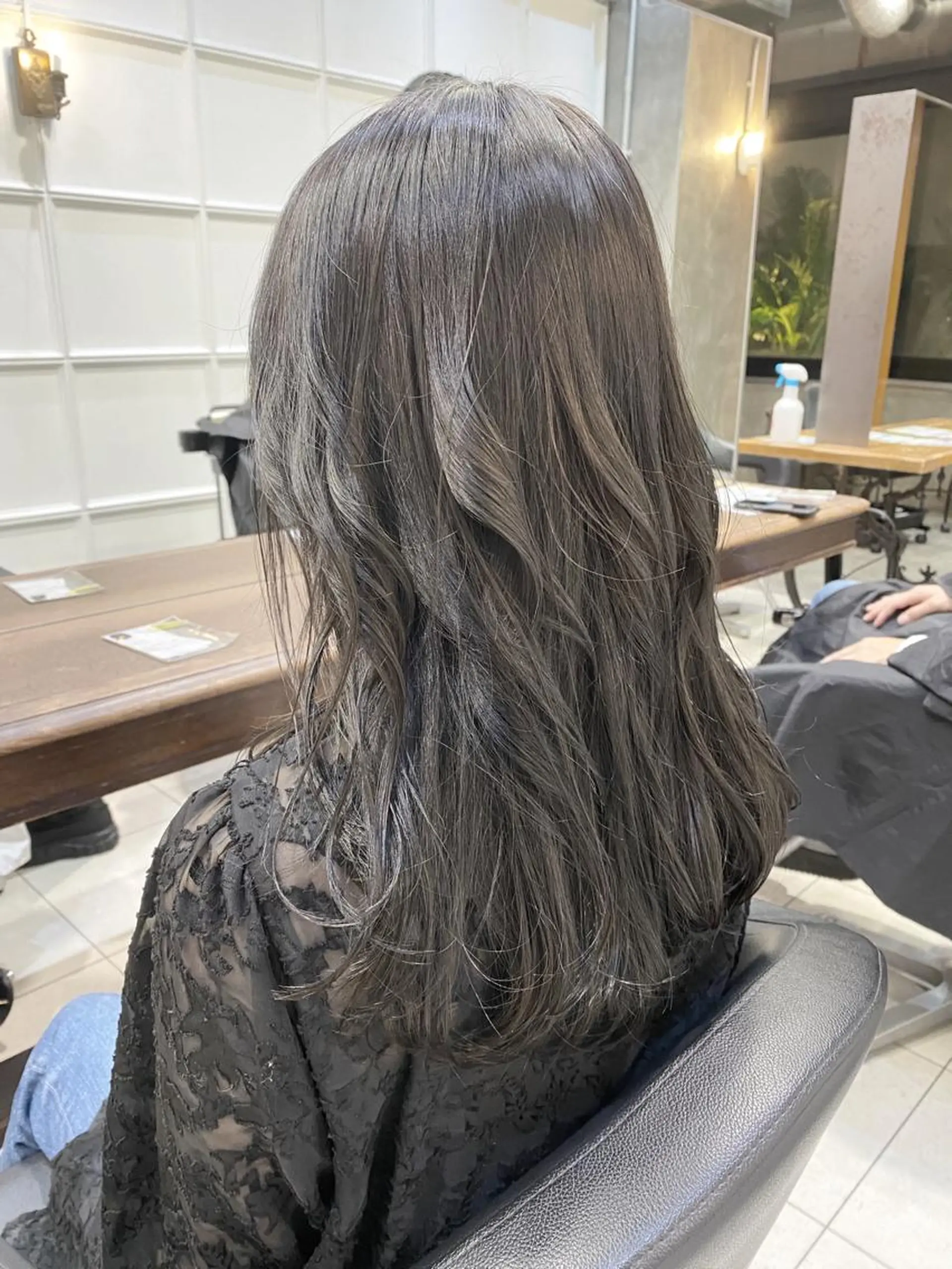 ミディアム カラー 黒髪 ダークグレー ダークグレージュ グレージュ オレンジ カット ヘアカラー トリートメント Ms.CHARM所属・透明感カラー🌿 グレージュ🐺陽介のヘアスタイル