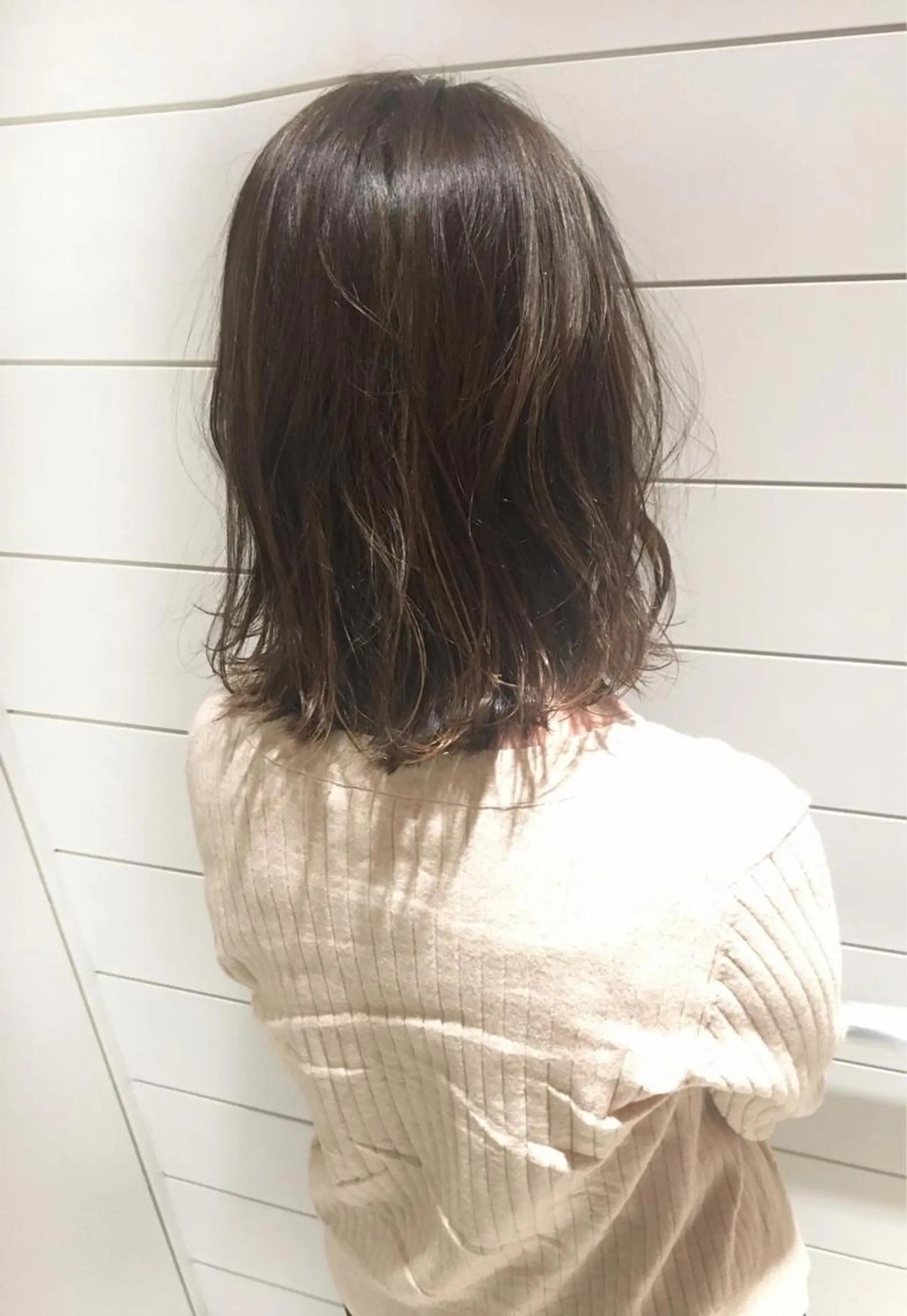 ミディアム カラー グレージュ カット ヘアカラー 鍵山 千秋のヘアスタイル