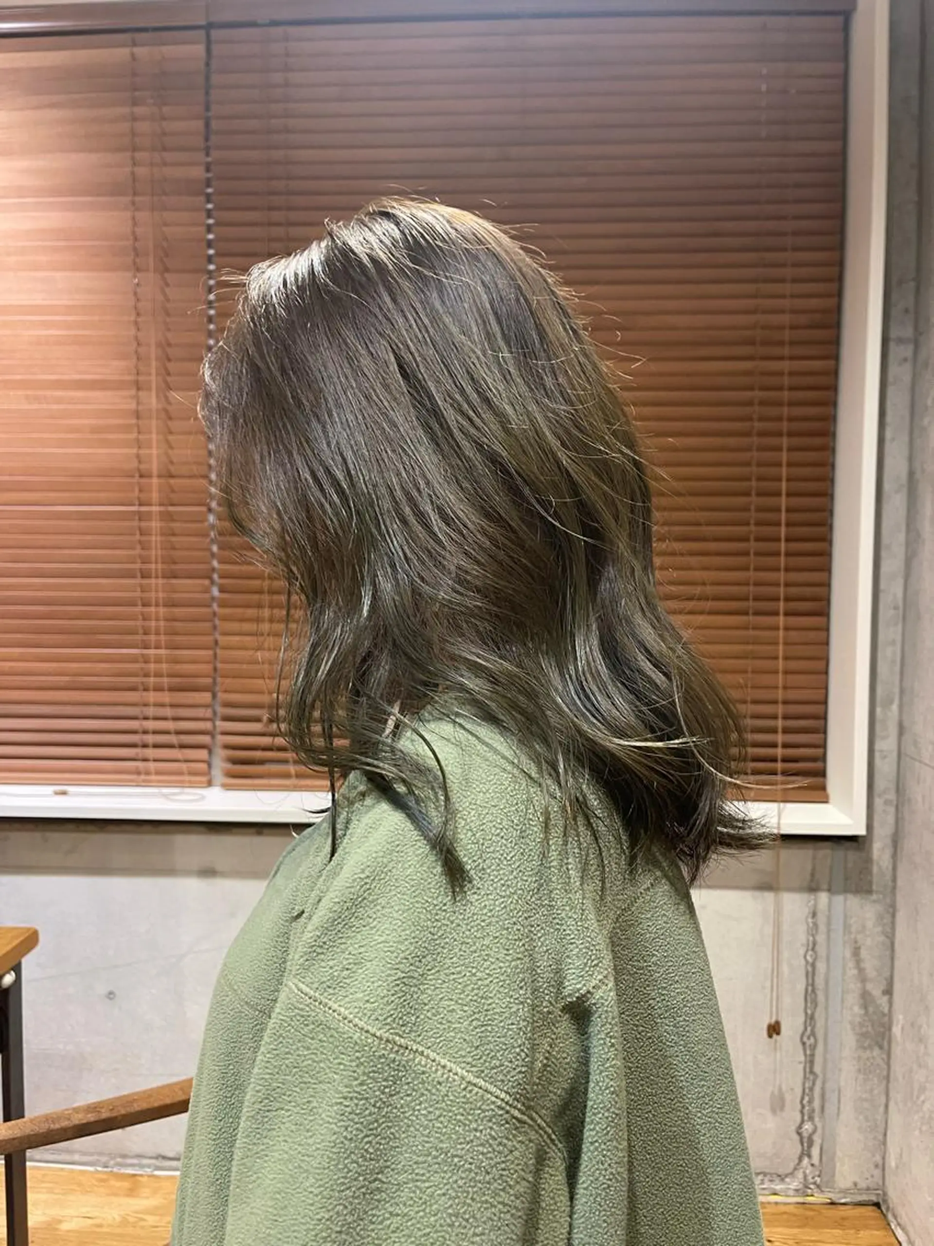 ミディアム カラー オリーブカラー 🫧うる艶レイヤー /グレージュ🪐リサのヘアスタイル