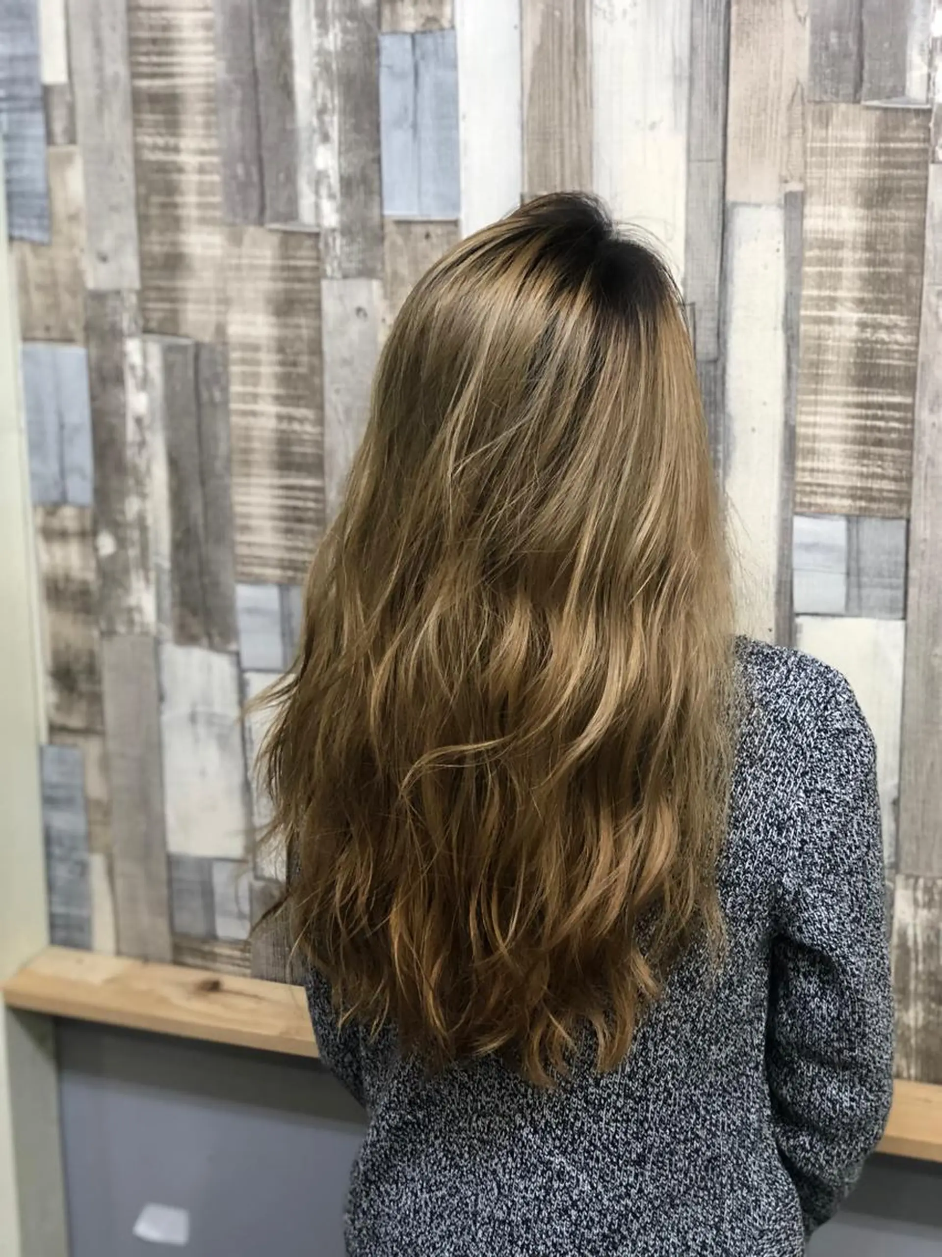 ロング カラー ヘアアレンジ ブリーチ ブロンド グラデーションカラー 外国人風カラー 枝毛カット＆髪質改善 満足NO.1岡しゃんのヘアスタイル