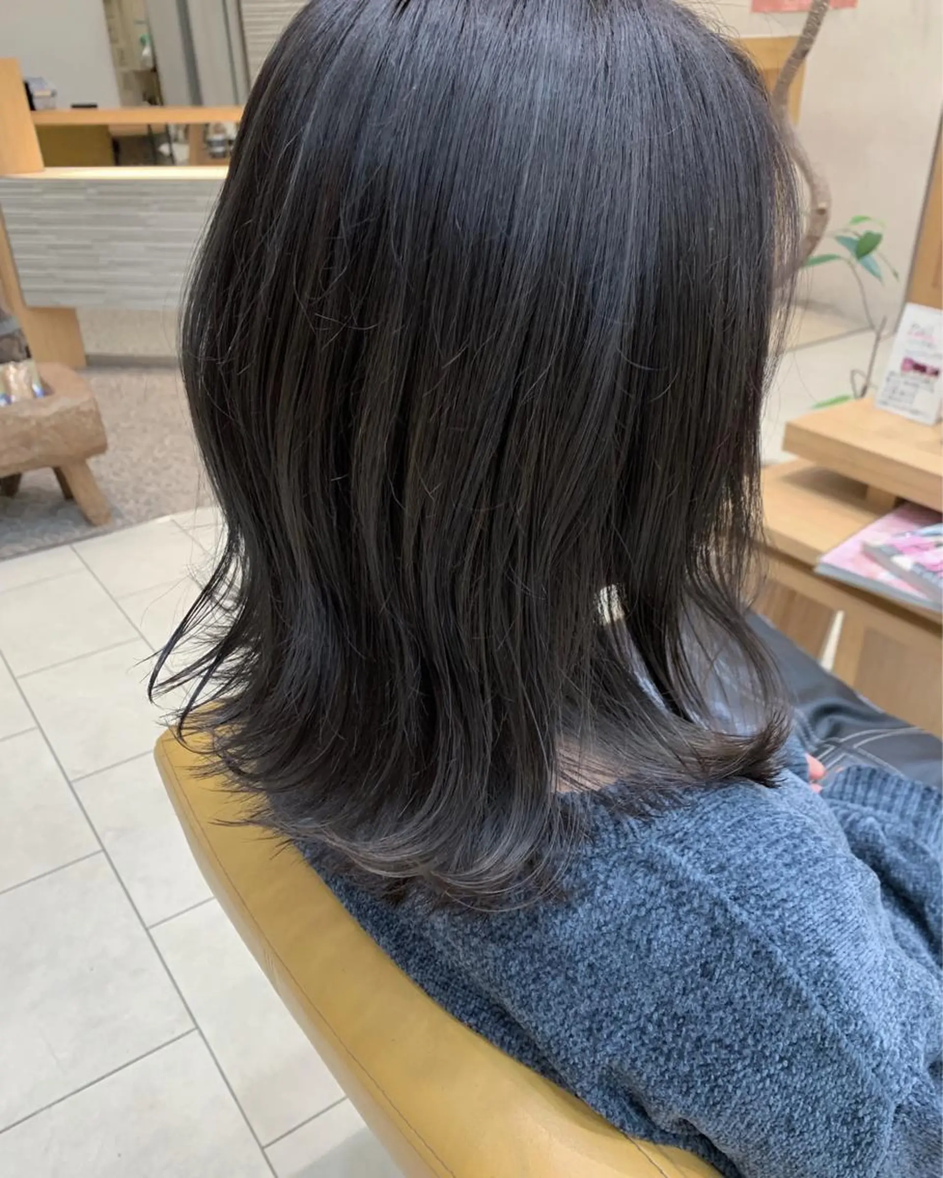 ミディアム カラー ダークグレー カット ヘアカラー トリートメント K. SUZUKAのヘアスタイル