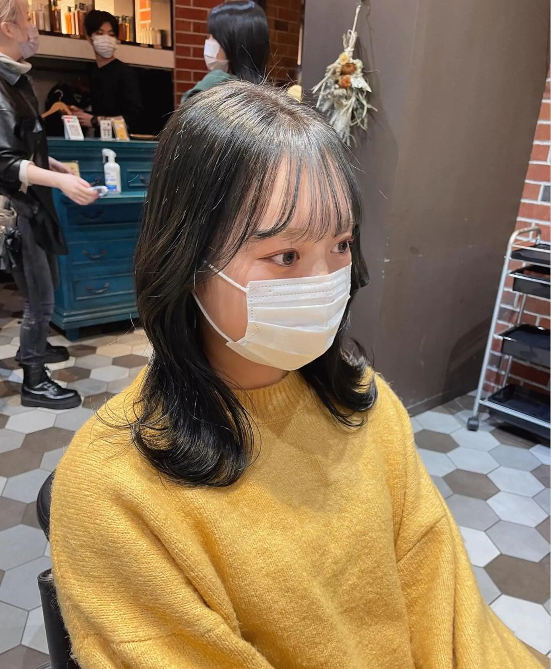 ミディアム カラー ヘアアレンジ オリーブカラー くびれヘア 髪質改善 韓国風ヘア レイヤーカット カット ヘアカラー トリートメント 酸性縮毛矯正🧴韓国 レイヤー/髪質改善のヘアスタイル
