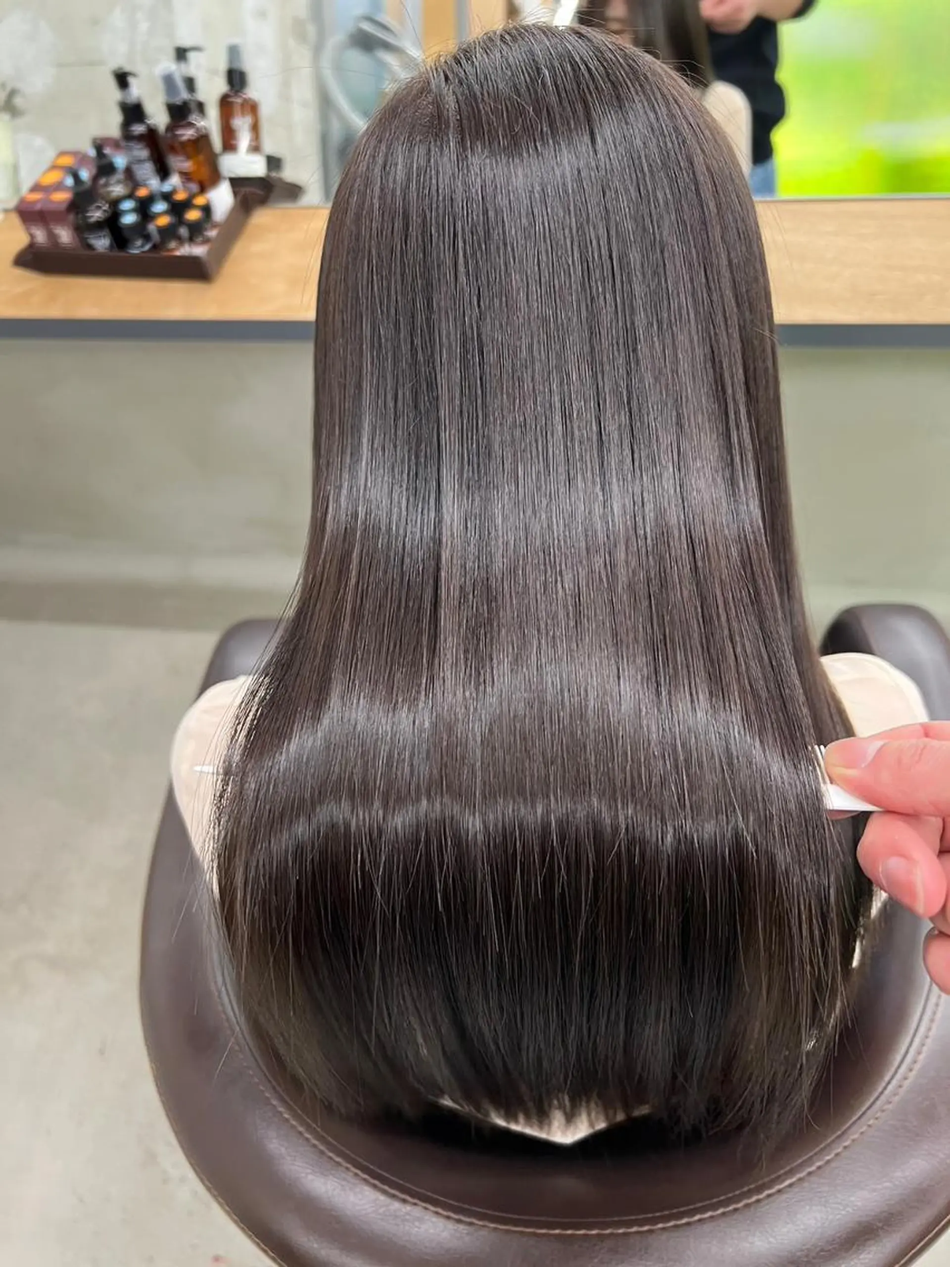 ミディアム カラー パーマ ヘアアレンジ ミディアムパーマ アディクシーカラー アッシュ ベージュカラー ブラウンカラー ヘアカラー トリートメント 【ヘアケア特化型】 newi天王寺のヘアスタイル