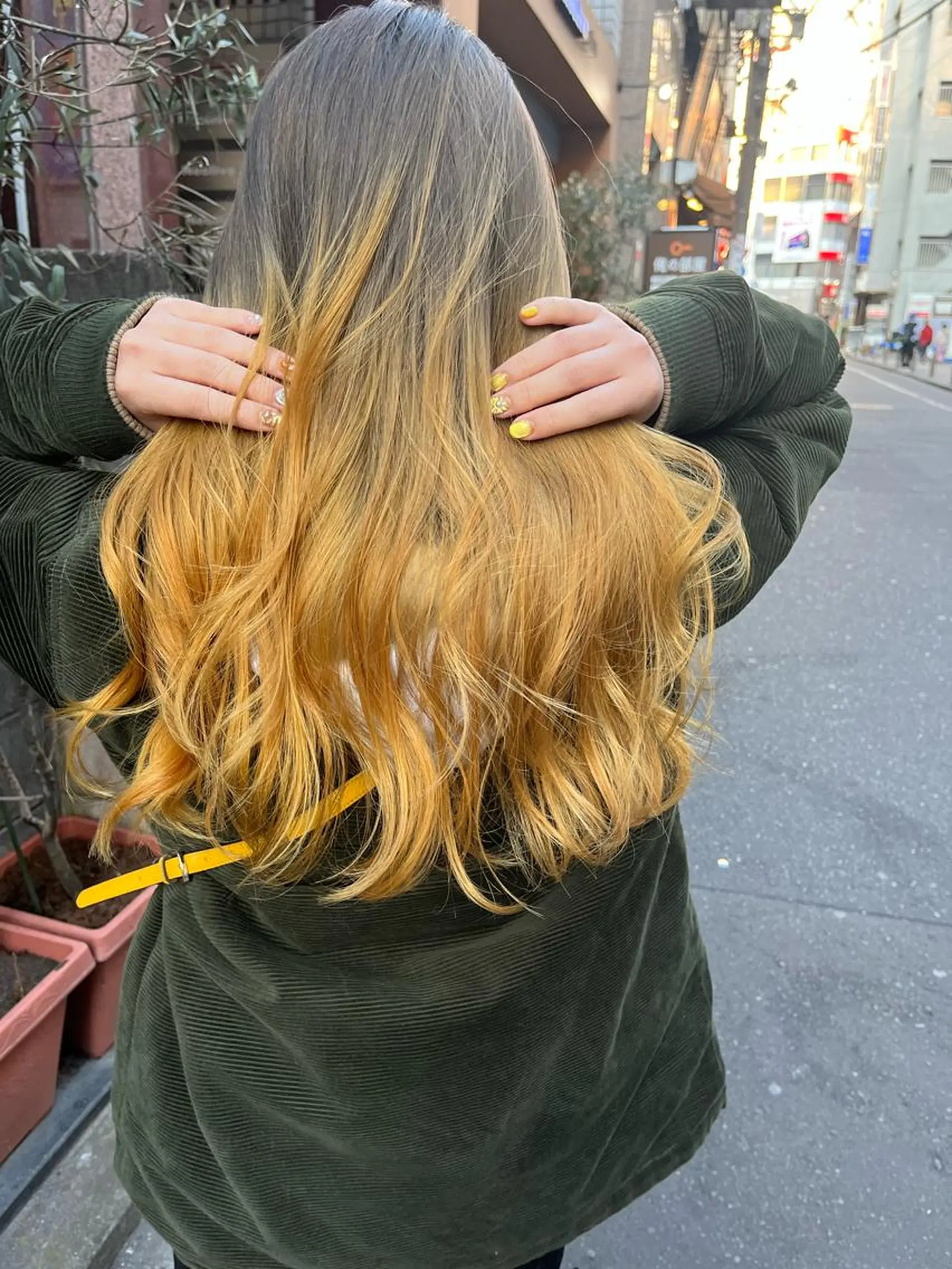 ロング カラー ヘアアレンジ グレージュ ツートーンカラー カット ヘアカラー トリートメント ヘアセット 🌷ボブ/髪質改善 ストレートのヘアスタイル