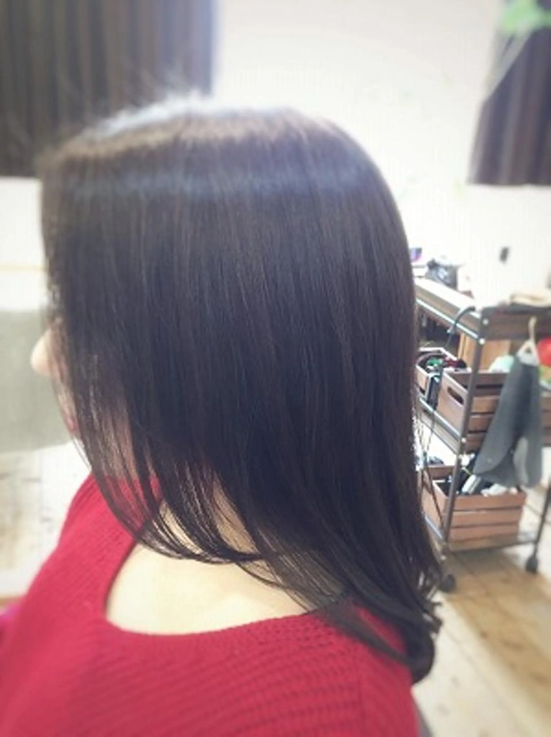 セミロング カラー nest  のヘアスタイル