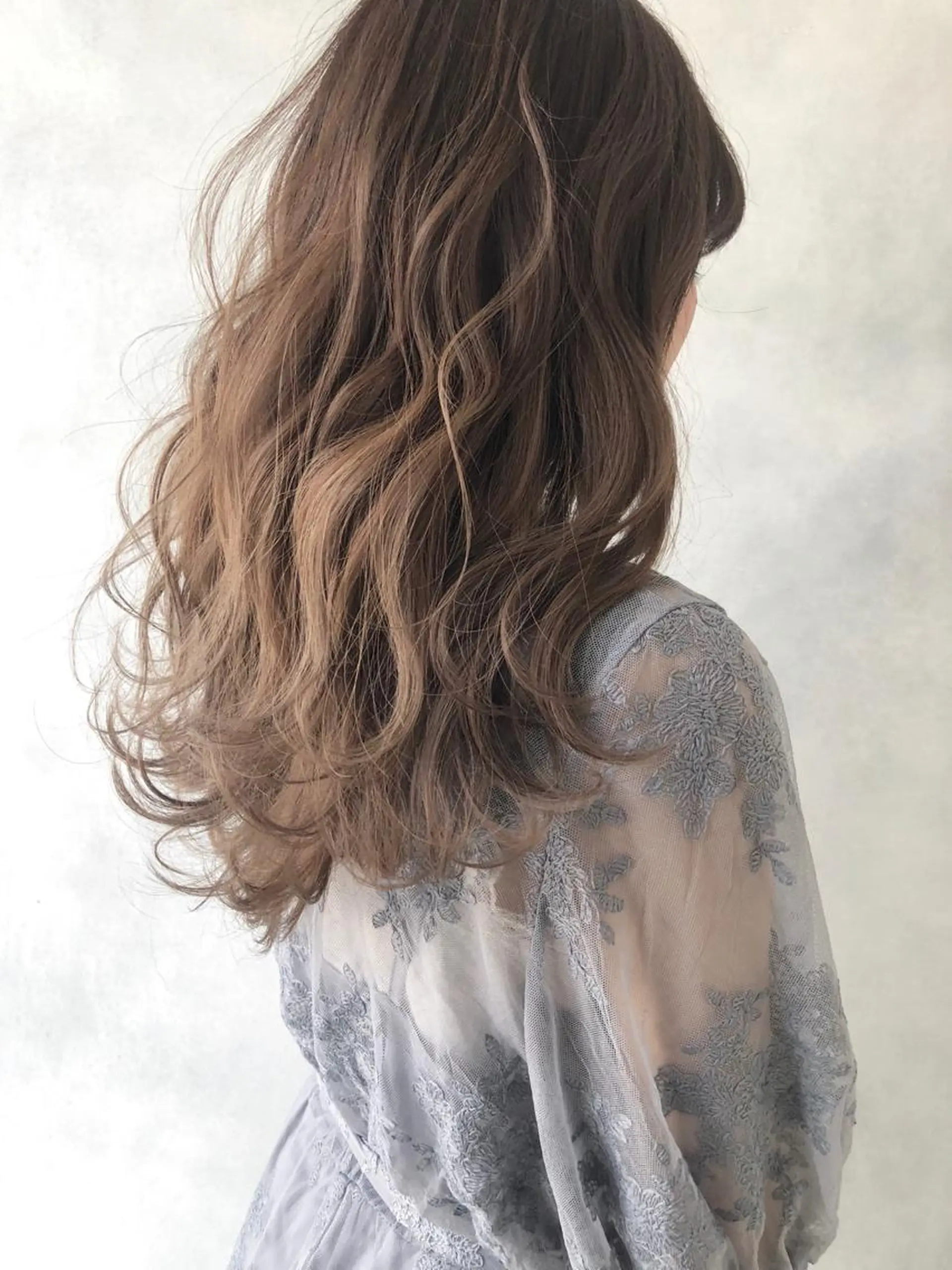 ロング 外国人風カラー ハイライト ヘアカラー トリートメント 小澤大輔 YOLO hairのヘアスタイル