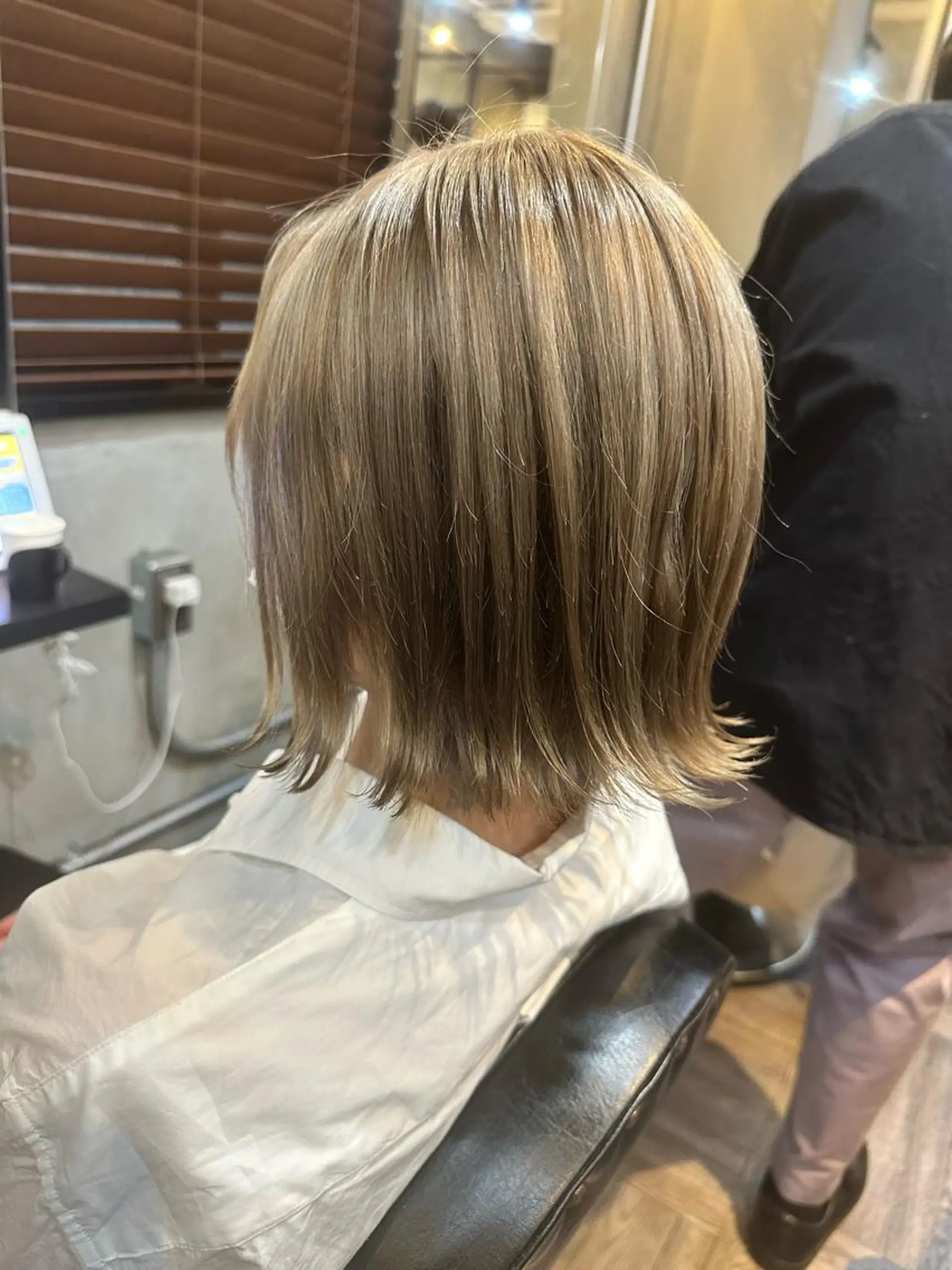 ショート カラー ベージュカラー ブリーチ ミルクティーベージュ La fith 店長 城谷颯人のヘアスタイル