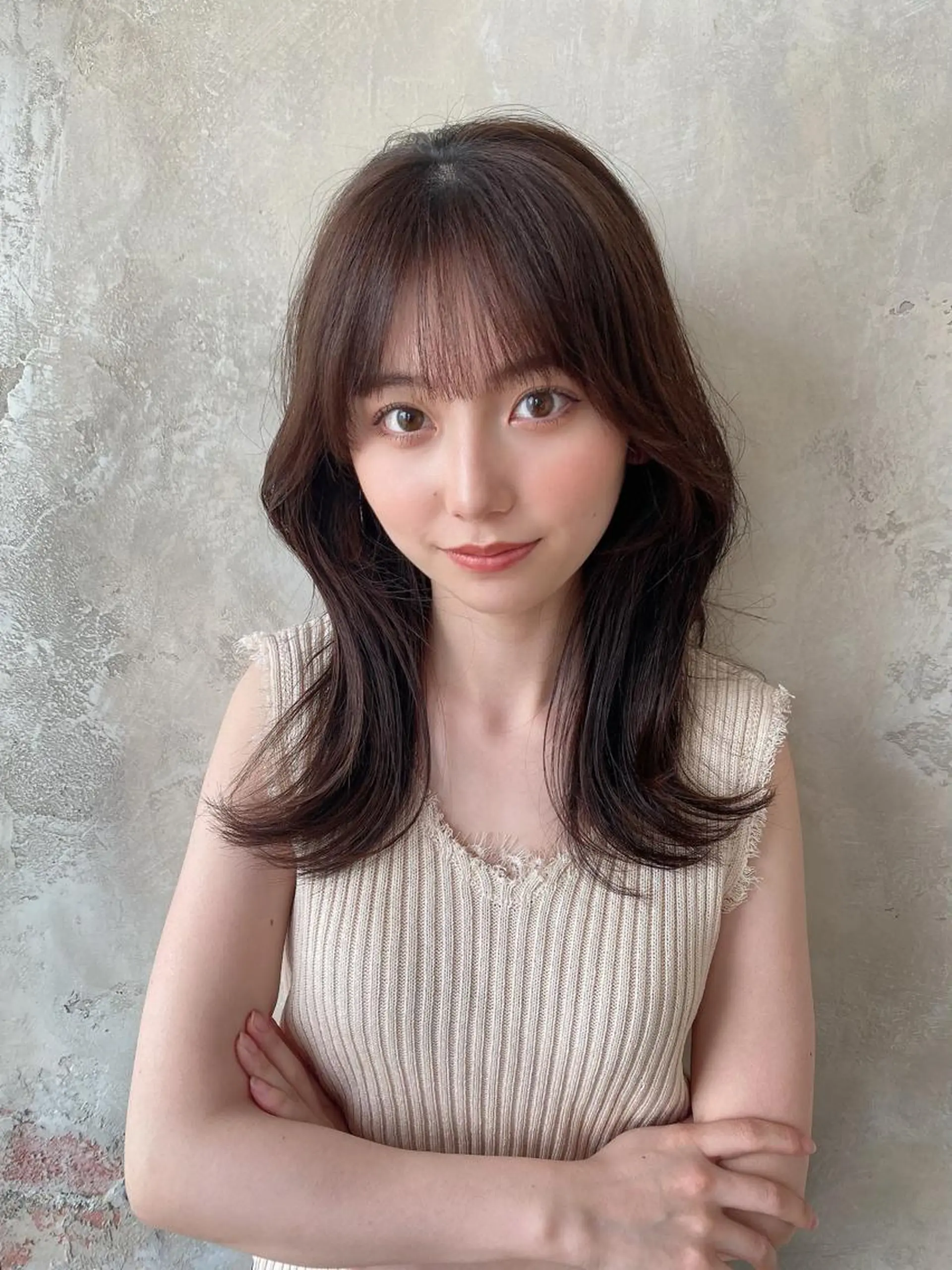ミディアム カラー ミディアムレイヤー ベージュカラー ブラウンカラー くびれヘア 顔周りカット 顔周り/くびれヘア 韓国ヘア💕風間るなのヘアスタイル