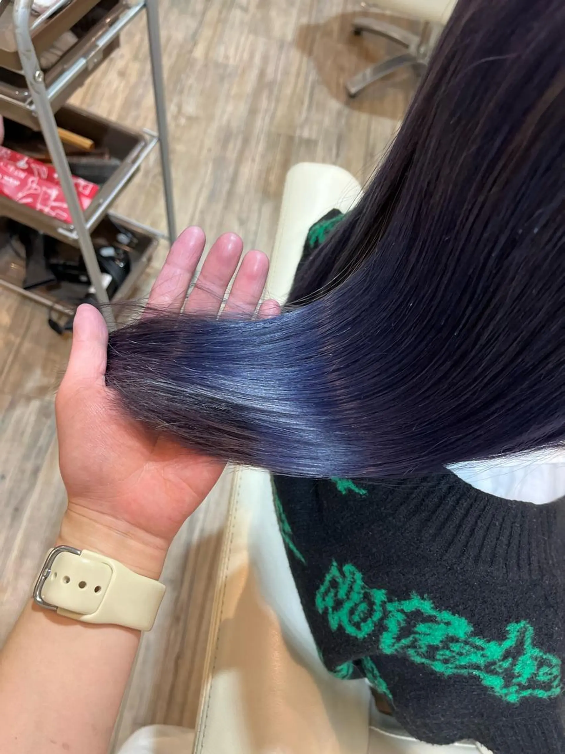 カラー ブリーチ ブルーカラー イルミナカラー 佐藤 優里のヘアスタイル